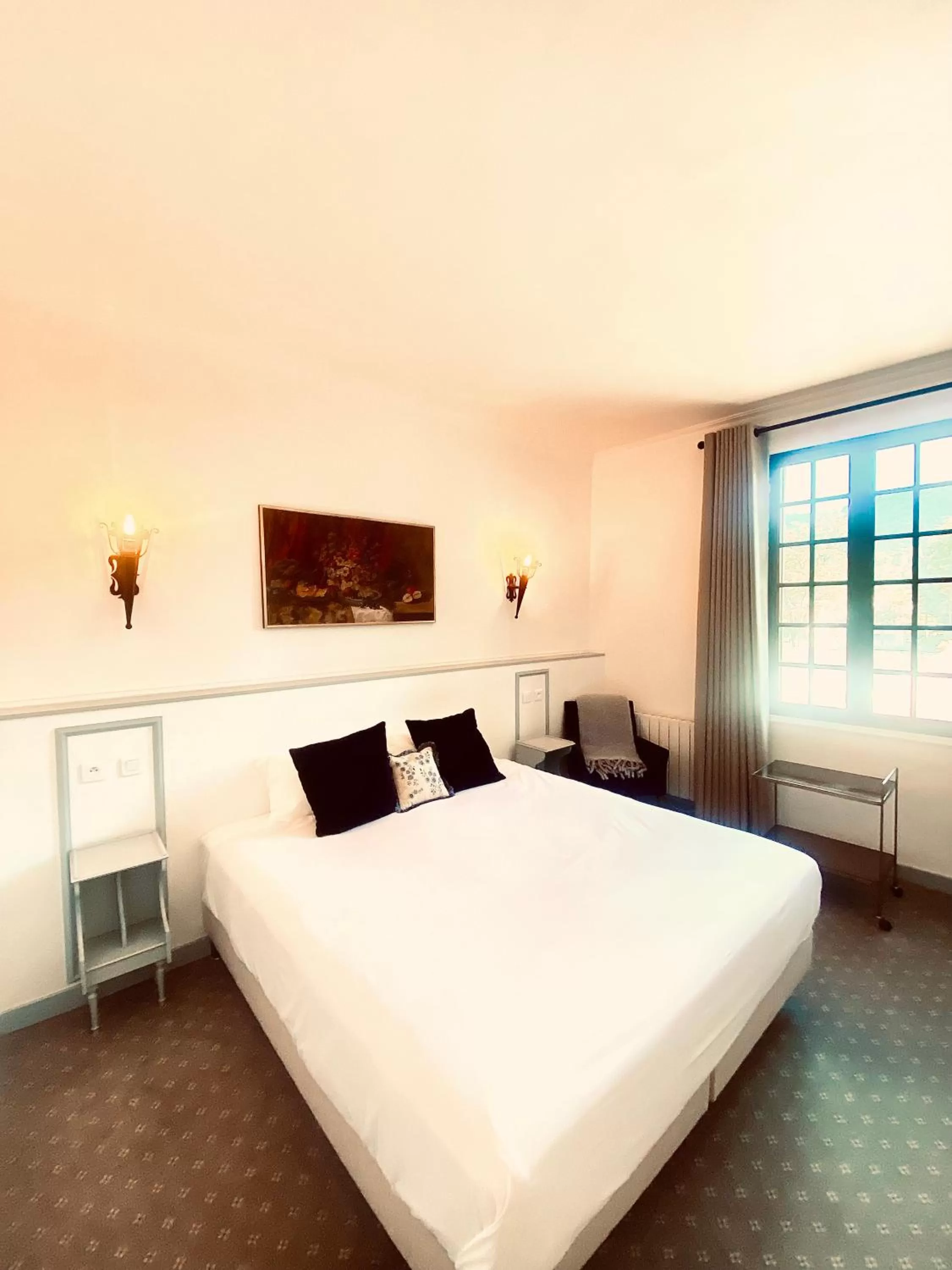 Bedroom, Bed in Château de Fontager