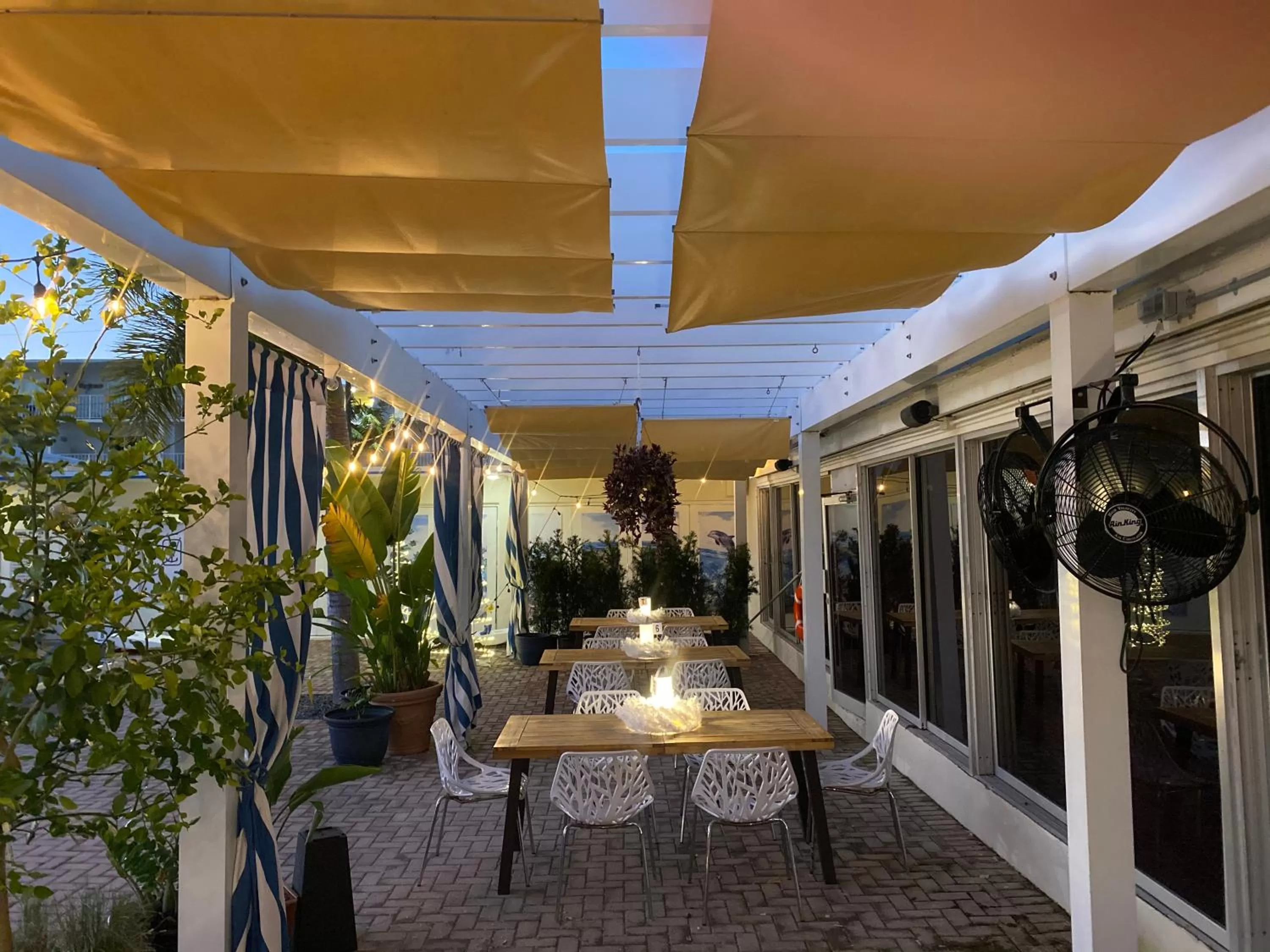 Restaurant/places to eat in Skipjack Resort & Marina