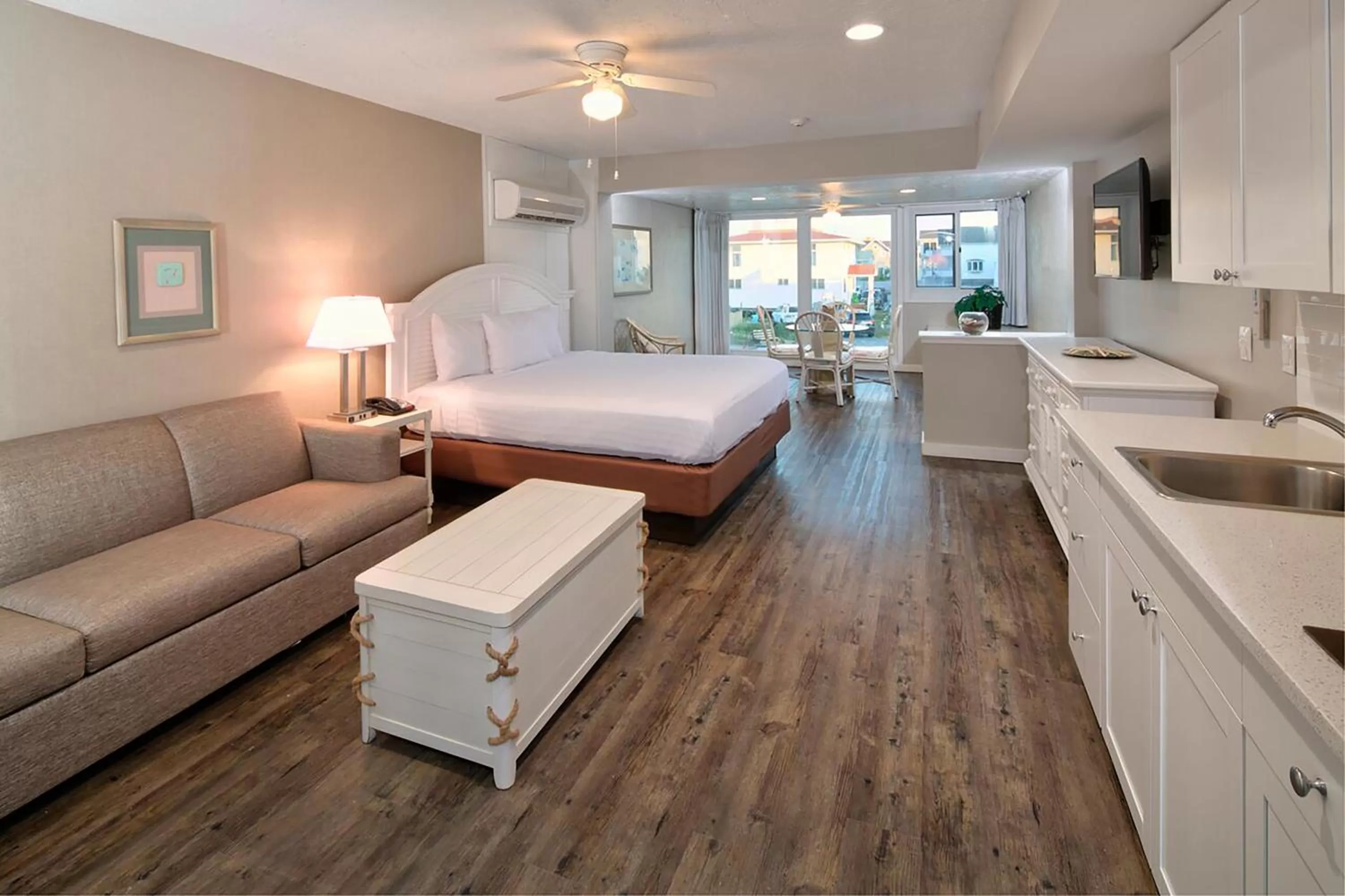 Photo of the whole room, Bed in Surf Club Oceanfront Hotel