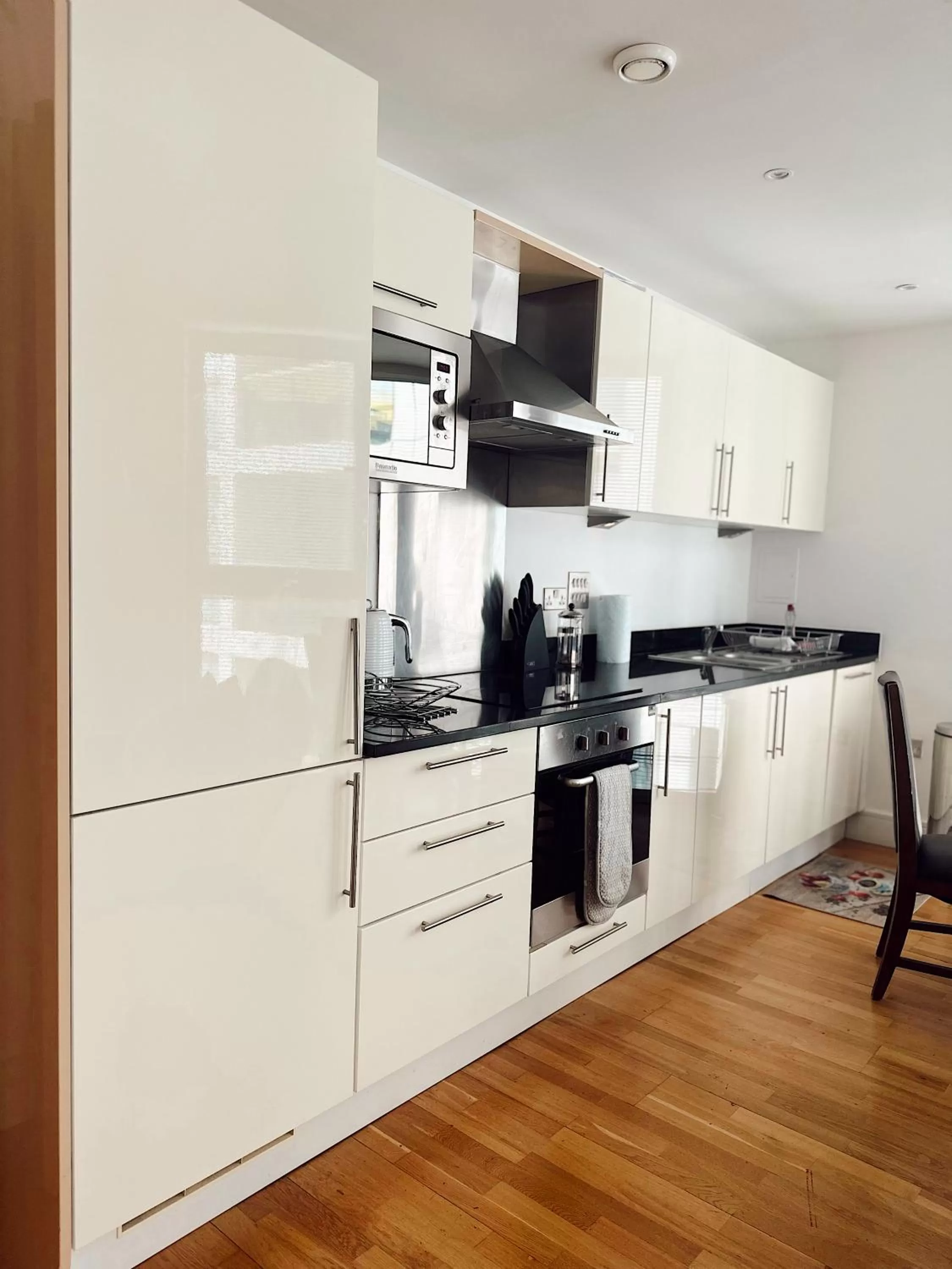 Kitchen or kitchenette in Canary Wharf - Luxury Apartments