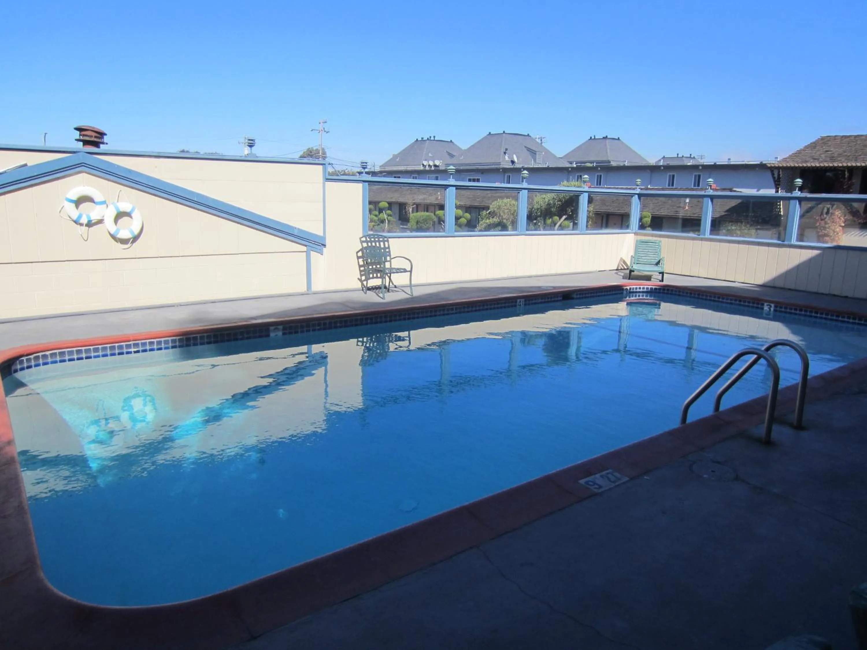 Swimming pool in Monterey Fairgrounds Inn