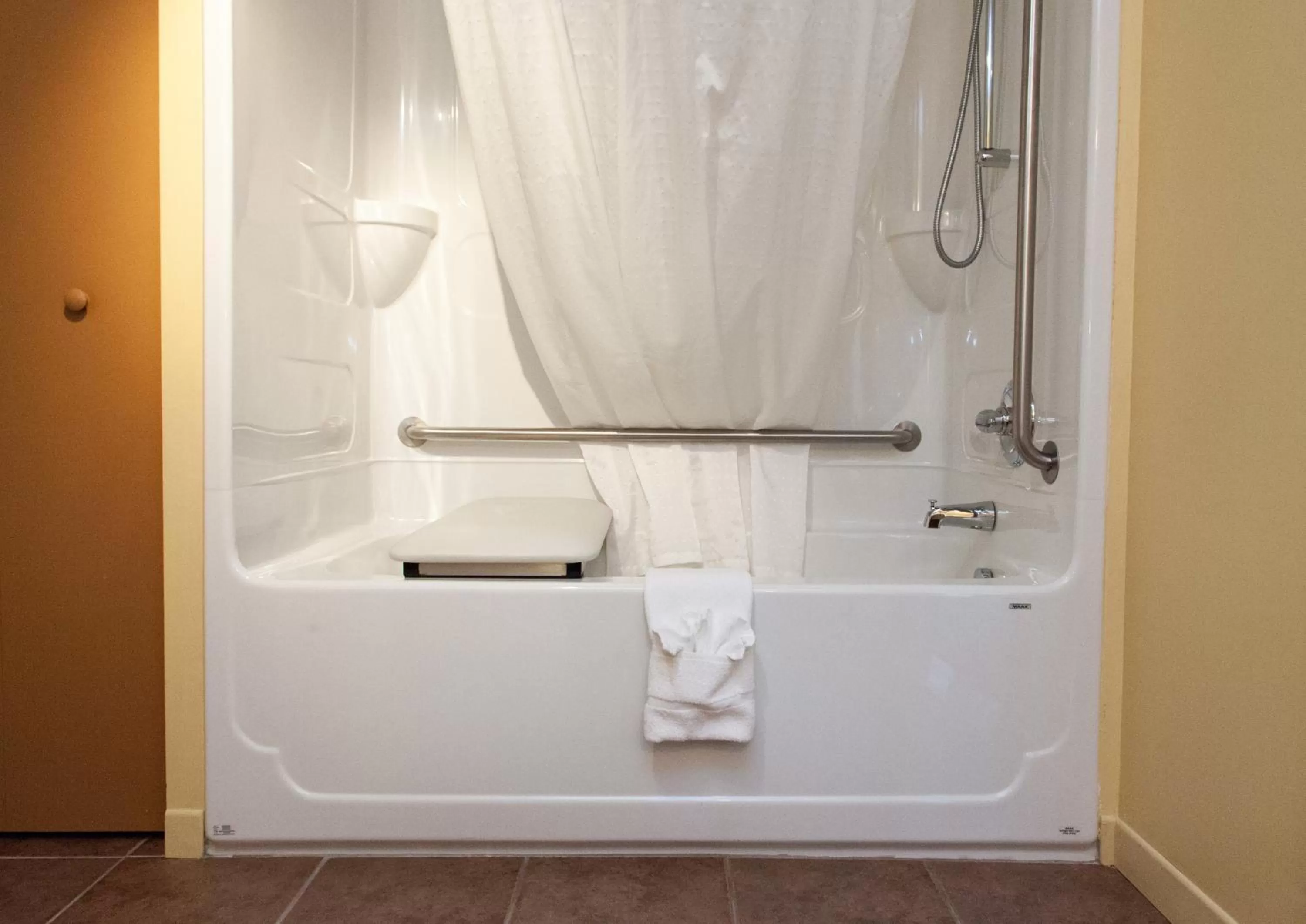 Shower in Hôtel Le Floral