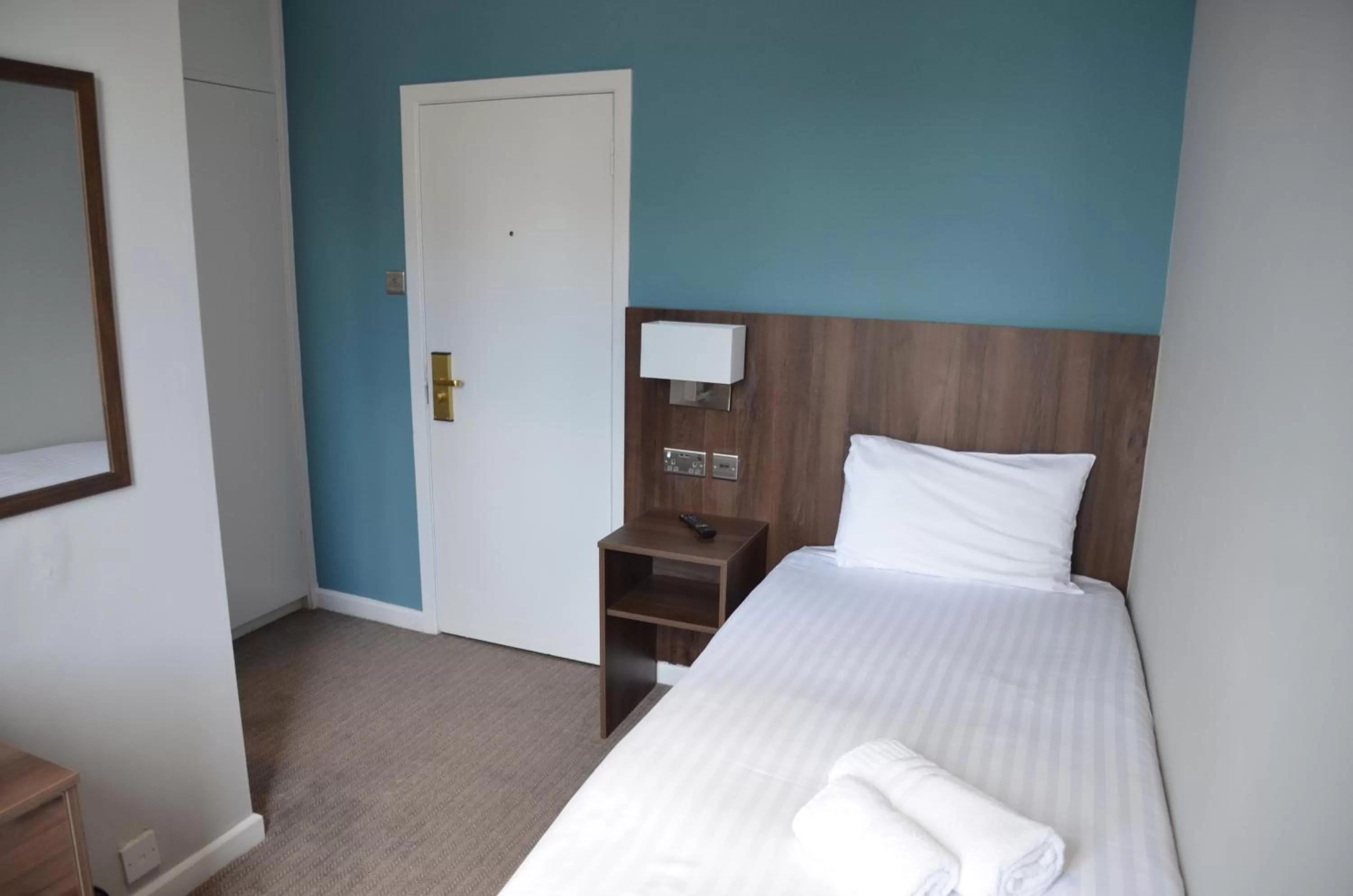 Bedroom, Bed in The Jephson Hotel; BW Signature Collection