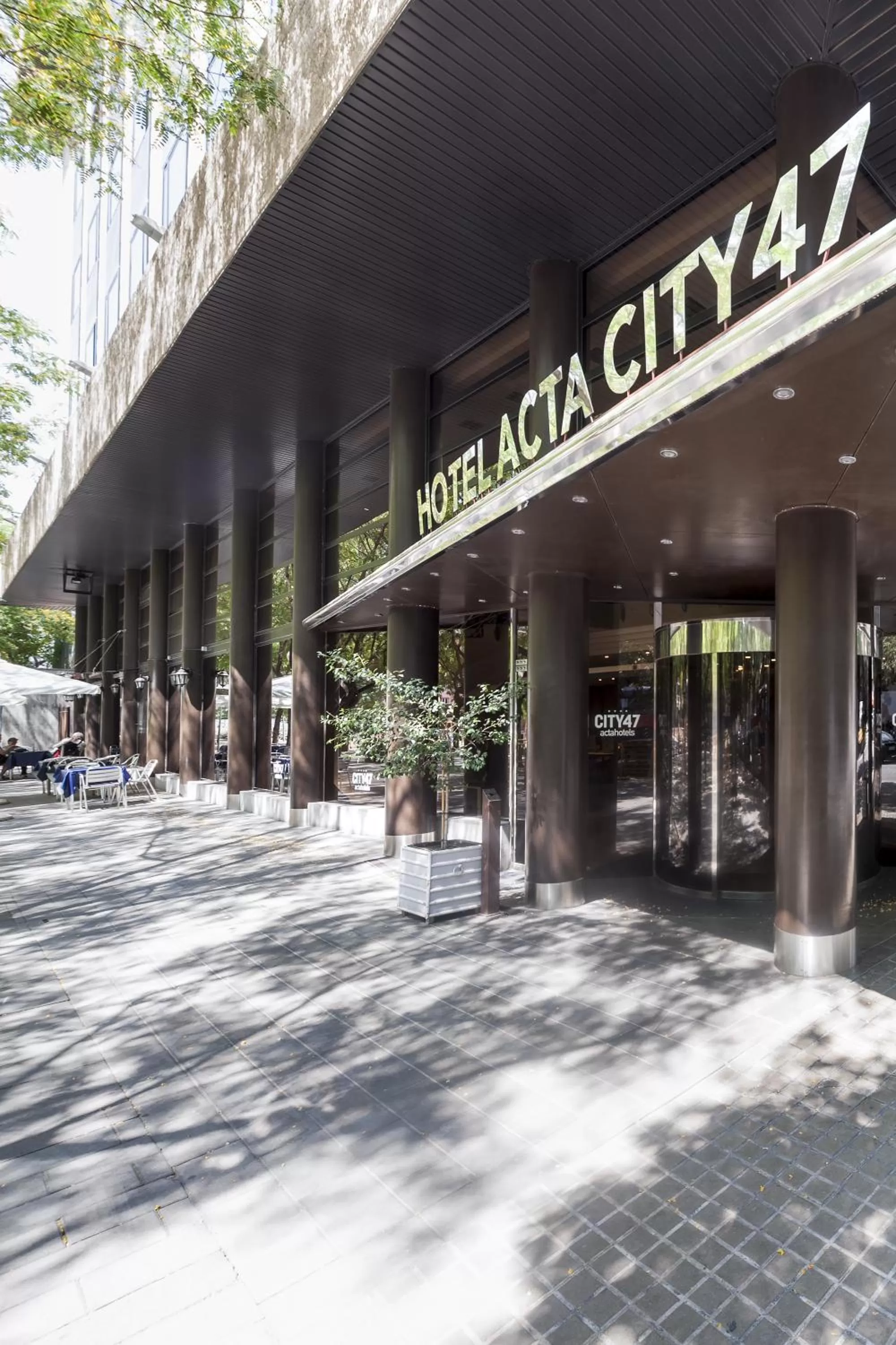 Facade/entrance in Acta CITY47