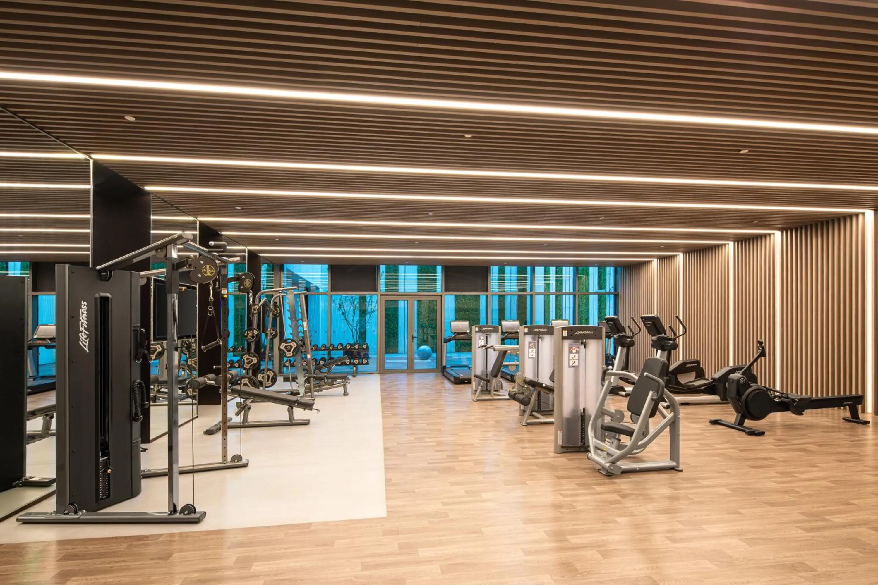 Fitness centre/facilities in HUALUXE Shanghai Changfeng Park by IHG