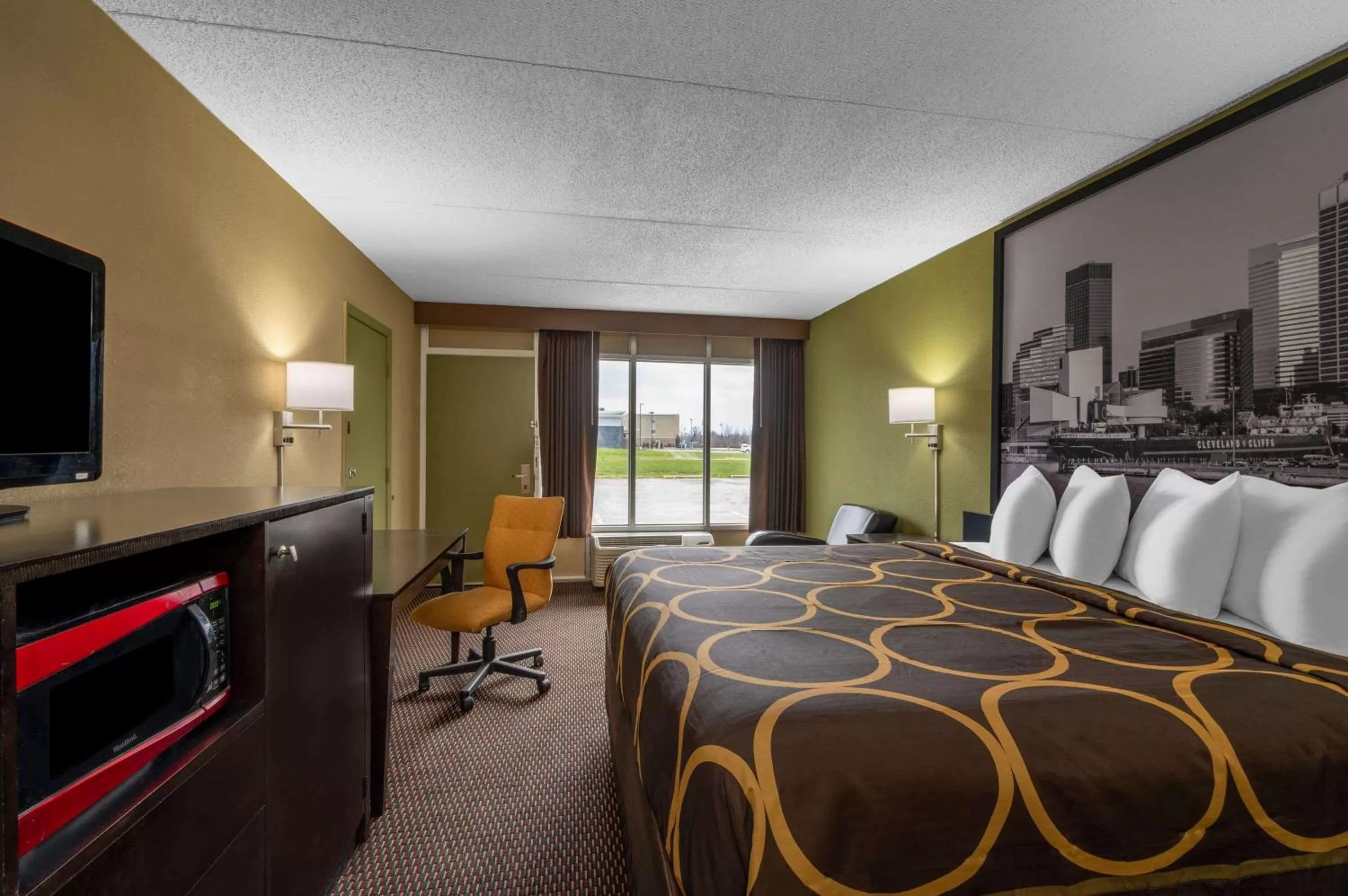 Photo of the whole room, Bed in Super 8 by Wyndham Perrysburg-Toledo
