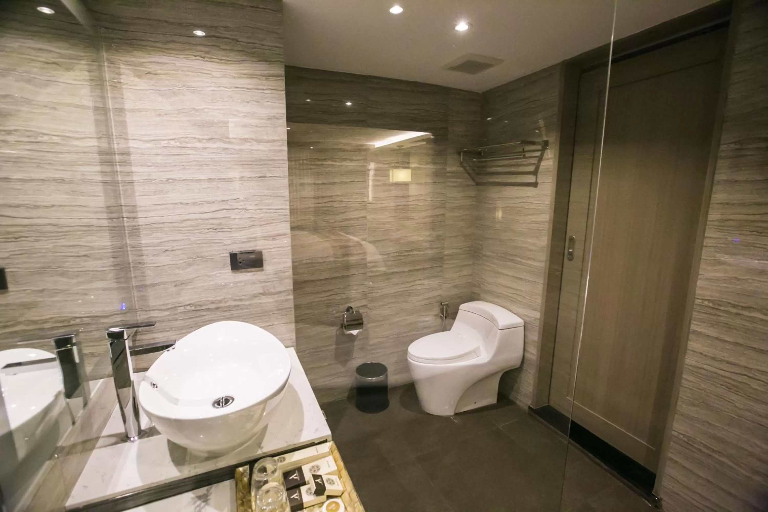 Bathroom in Arte Hotel - SHA Extra Plus