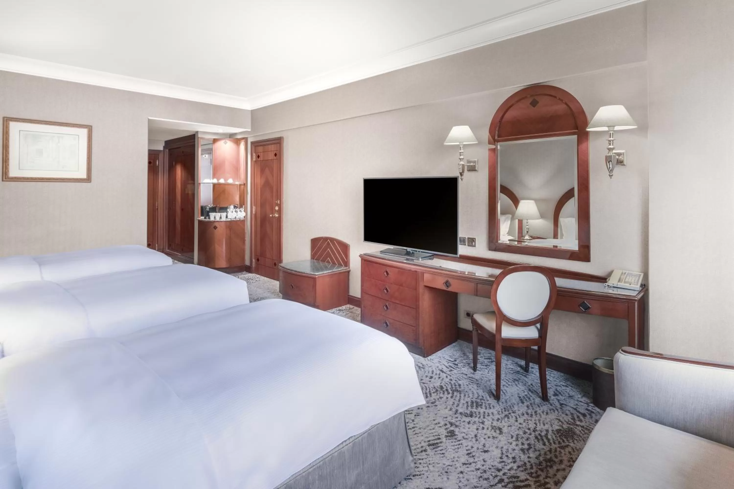 TV and multimedia, Bed in Madinah Hilton Hotel