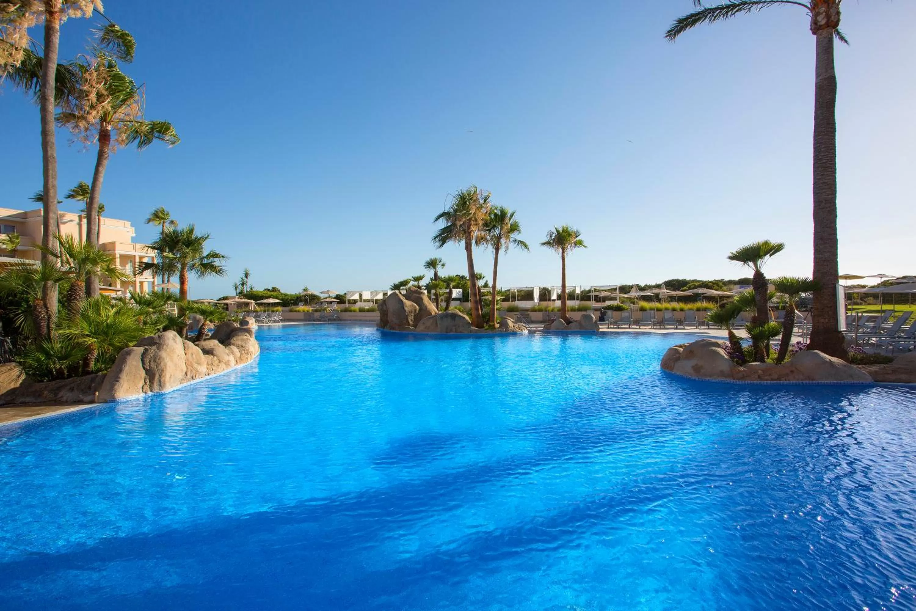 Swimming pool in Hipotels Playa La Barrosa - Adults Only