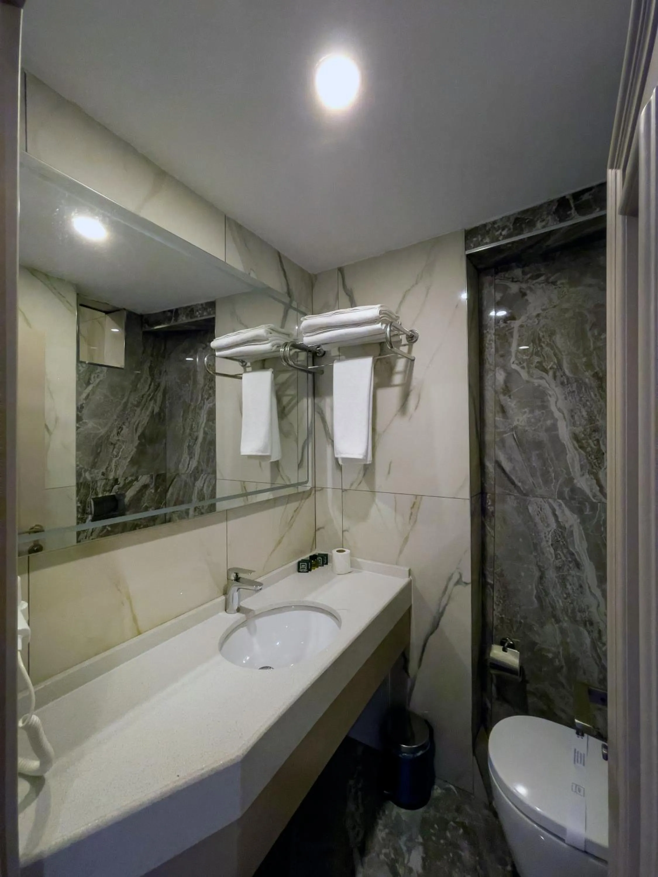 Bathroom in Martinenz Hotel