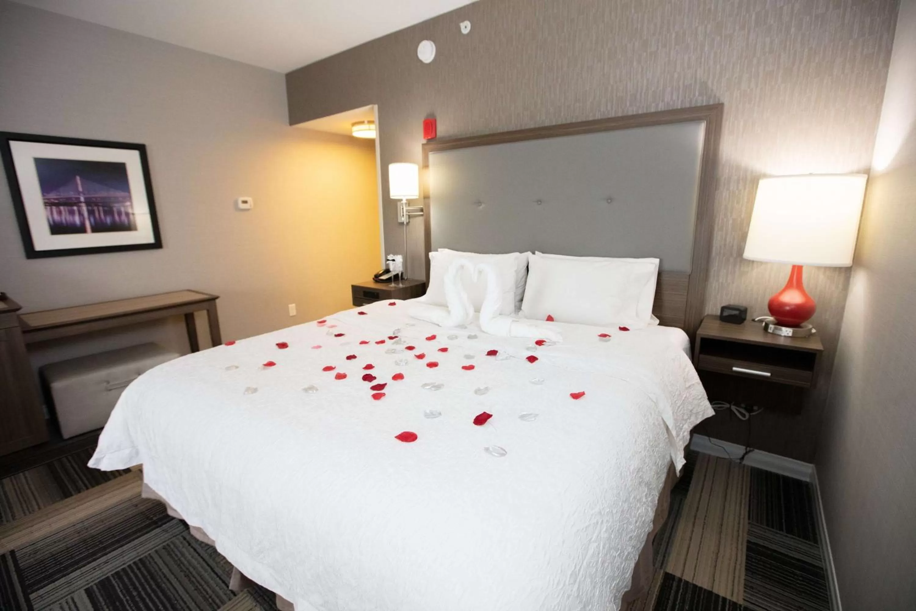 Bed in Hampton Inn Toledo Oregon