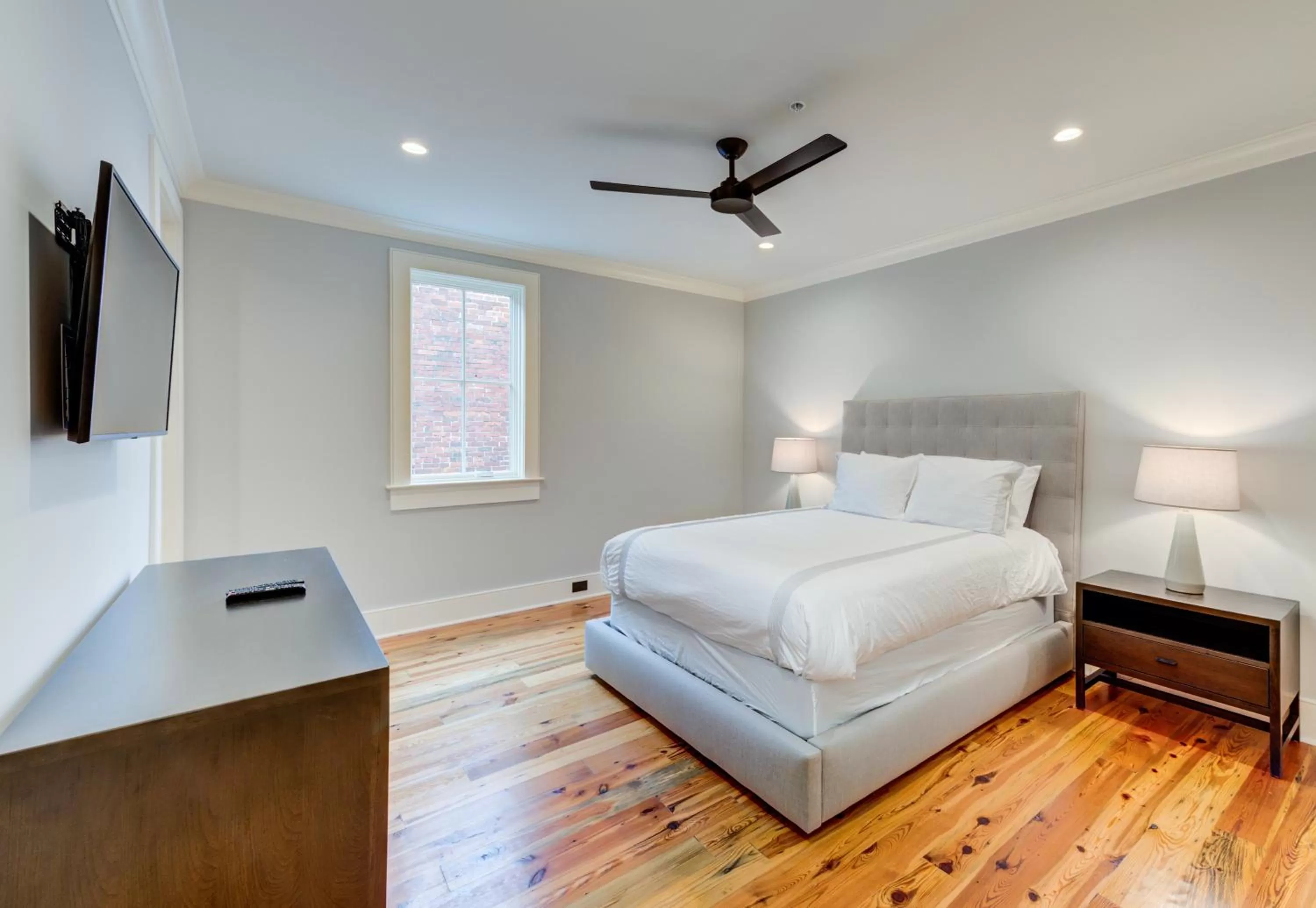 Bed in The Quarters on King