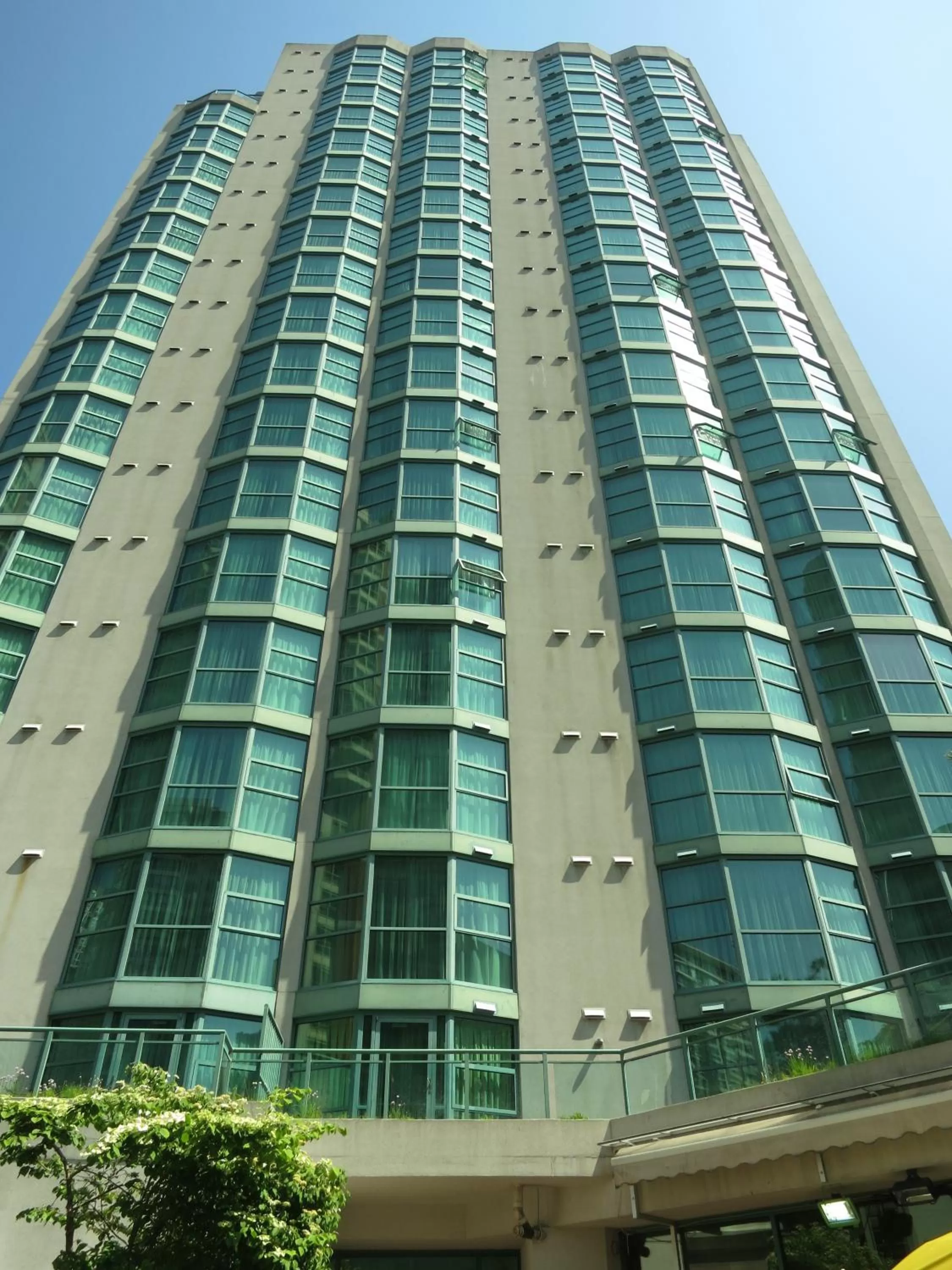 Facade/entrance in Rosedale on Robson Suite Hotel