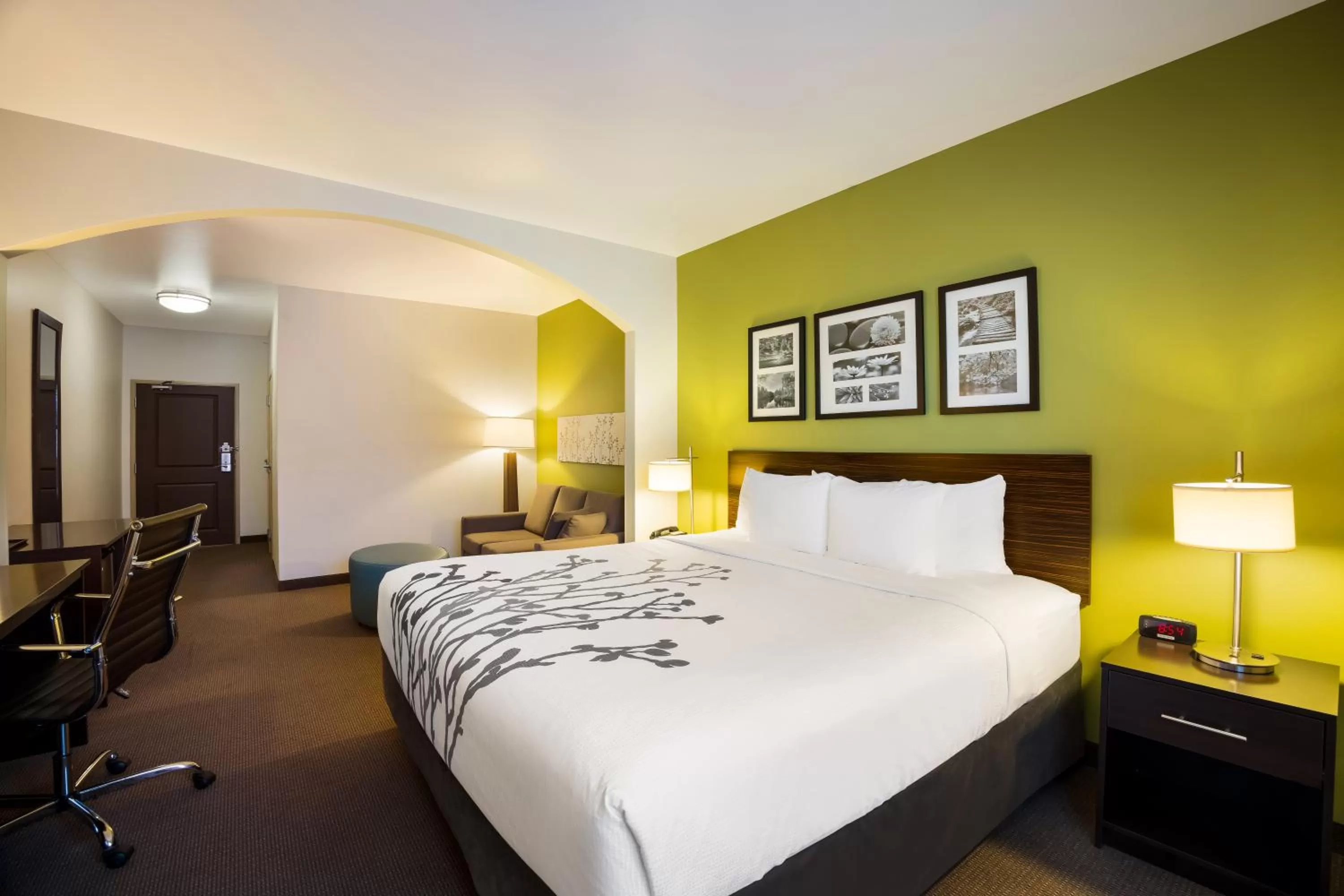 Bedroom, Bed in Sleep Inn & Suites Colby