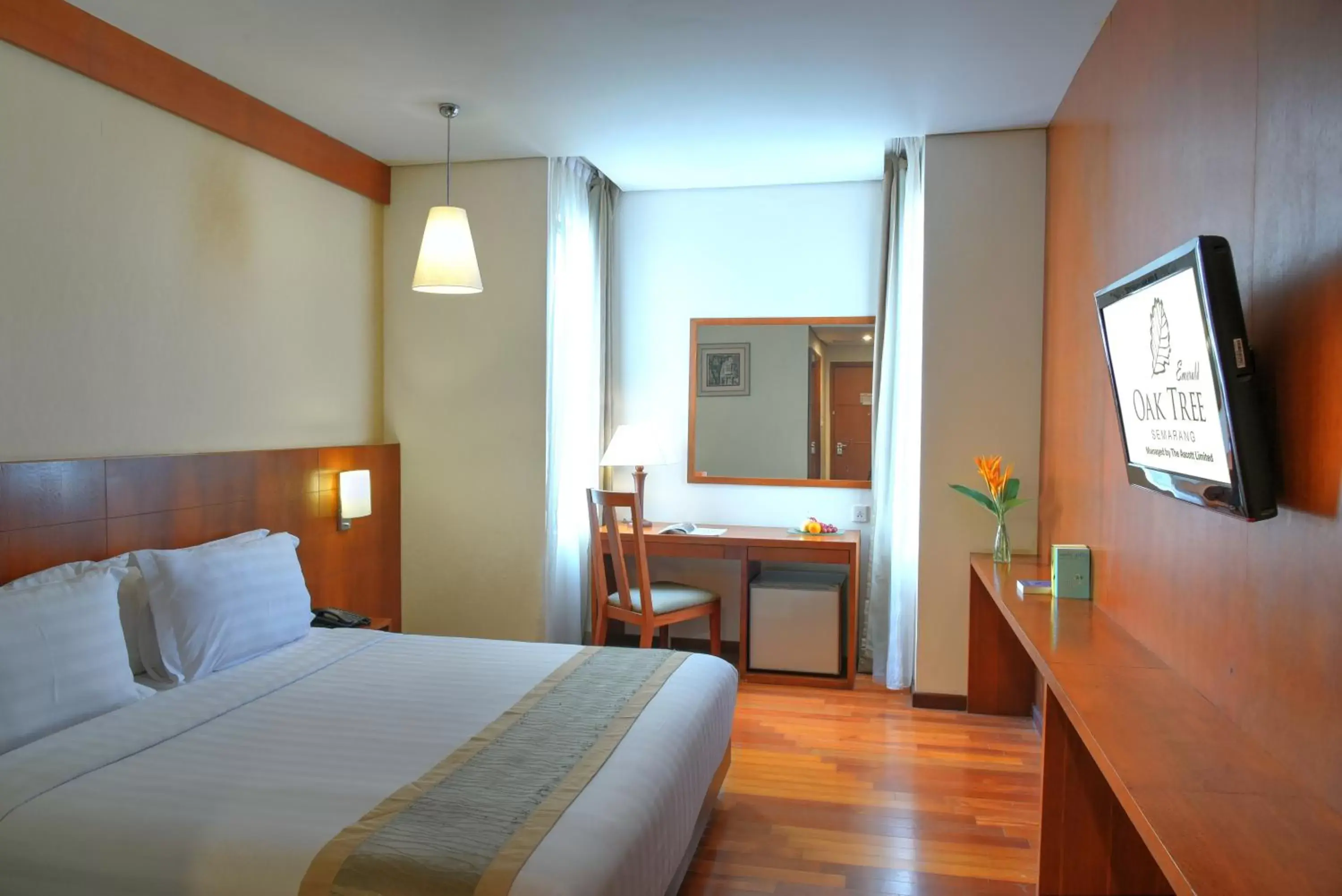 Superior Double Room in Oak Tree Emerald Hotel & Coventions Semarang Superior Double Room in Oak Tree Emerald Hotel & Coventions Semarang