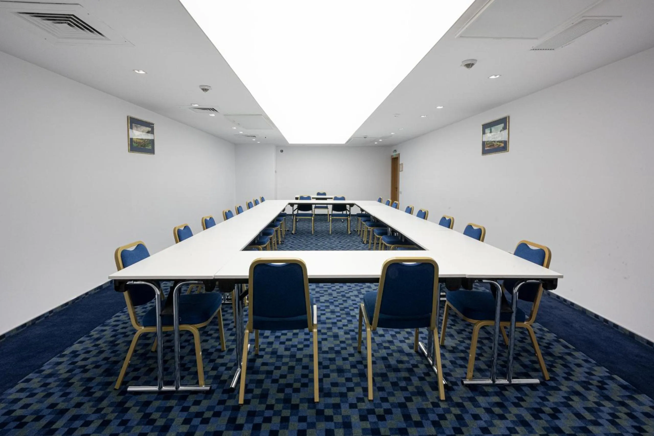 Business facilities in Hotel International