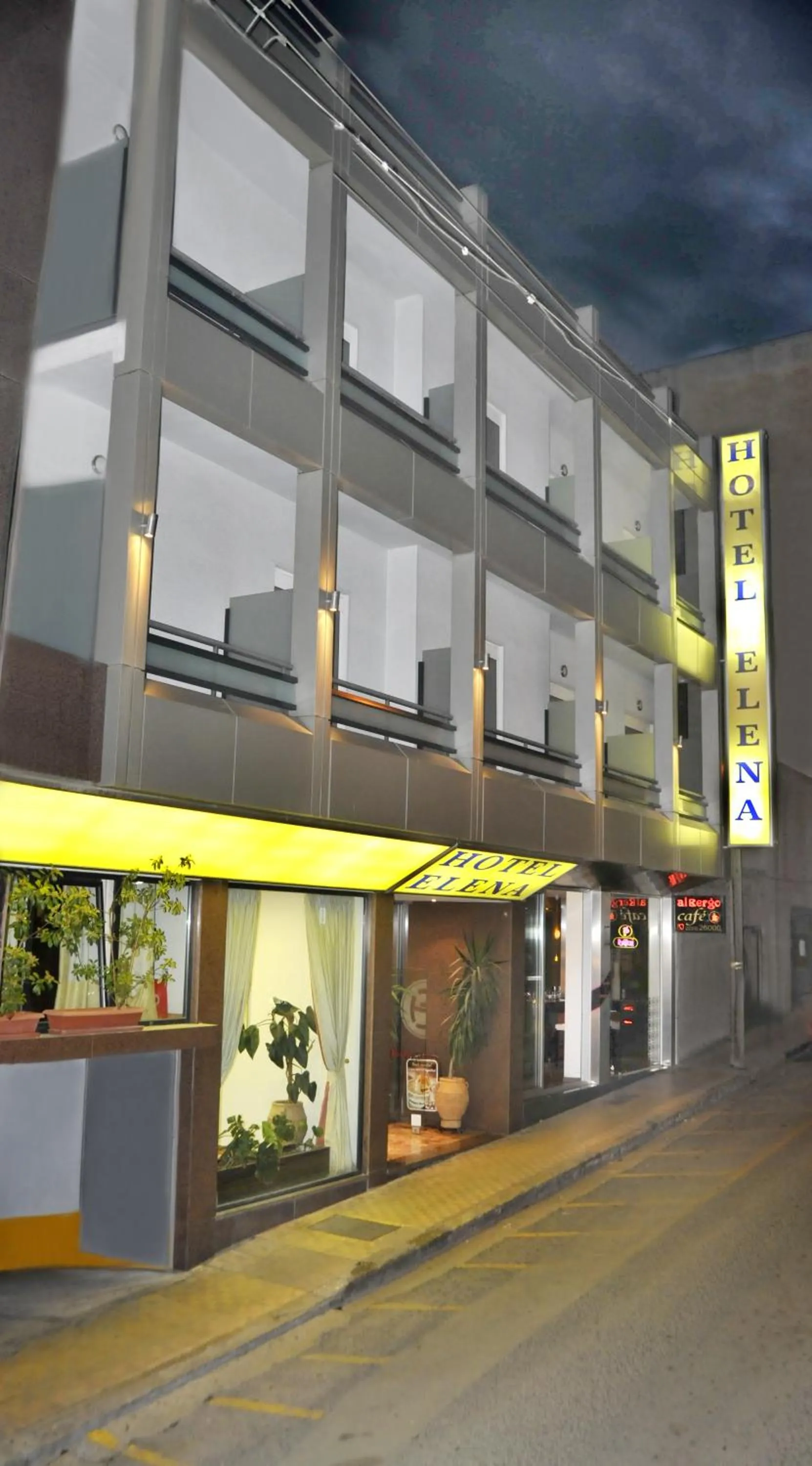 Facade/entrance in Hotel Elena