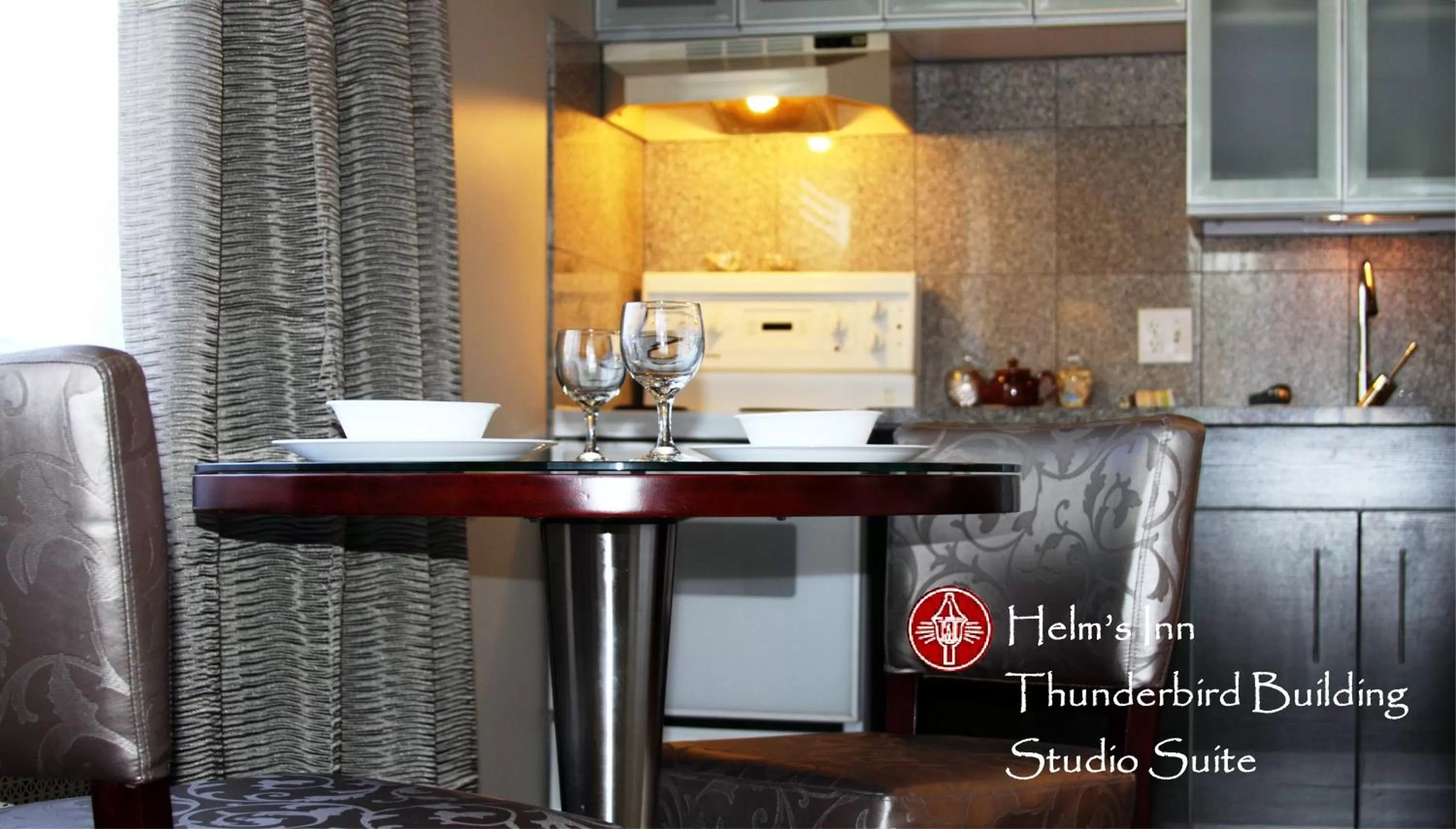 Kitchen or kitchenette in Helm's Inn