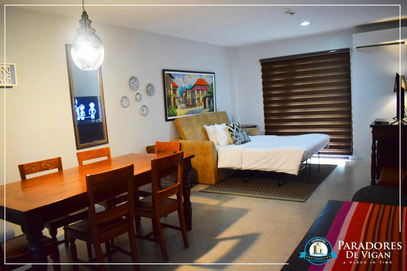 Photo of the whole room, Bed in Paradores de Vigan