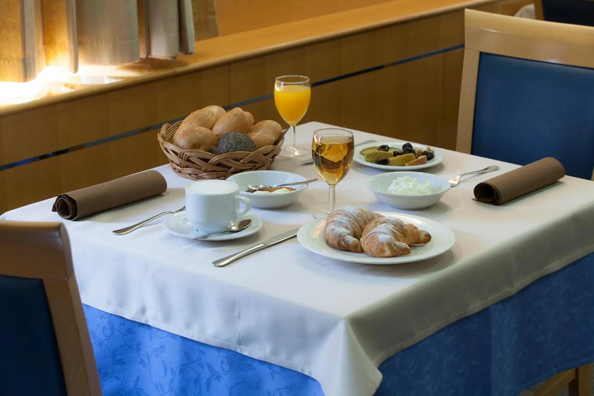 Restaurant/places to eat in Hotel Jezero