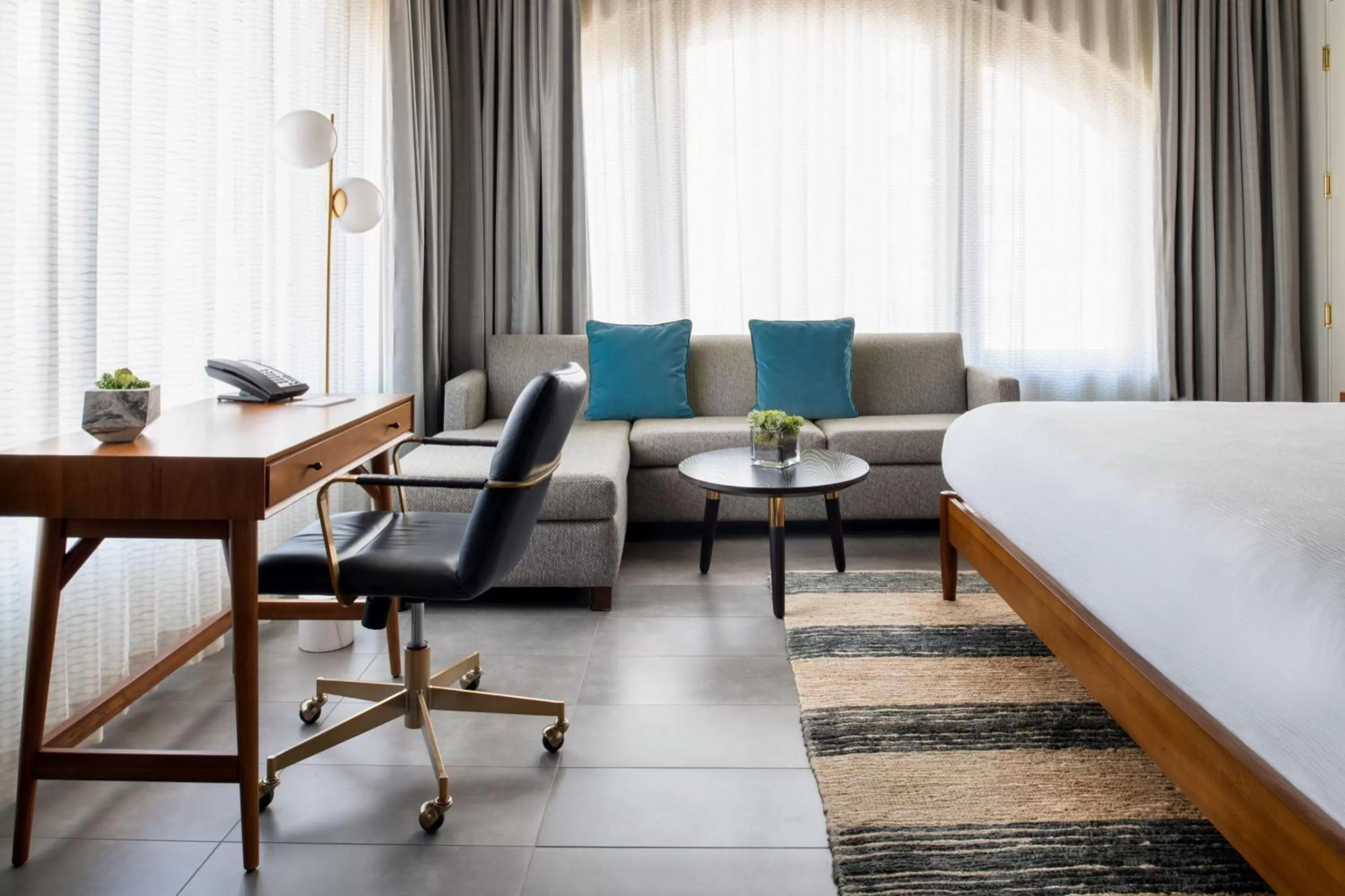 Photo of the whole room, Bed in The Hi-Lo, Autograph Collection