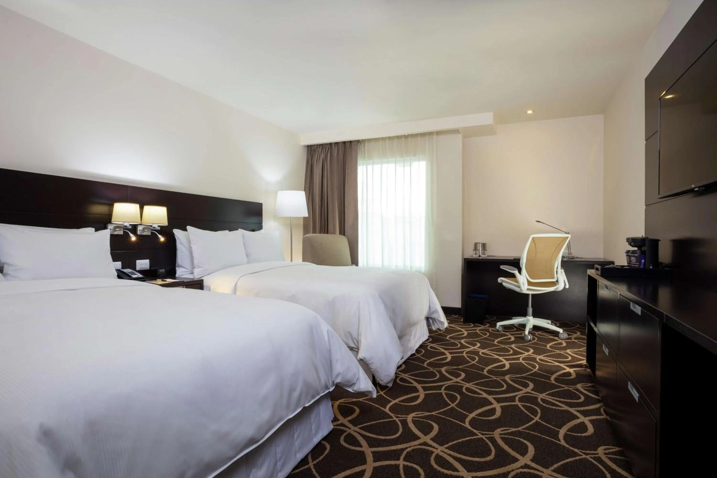 Bedroom, Bed in Doubletree By Hilton Toluca