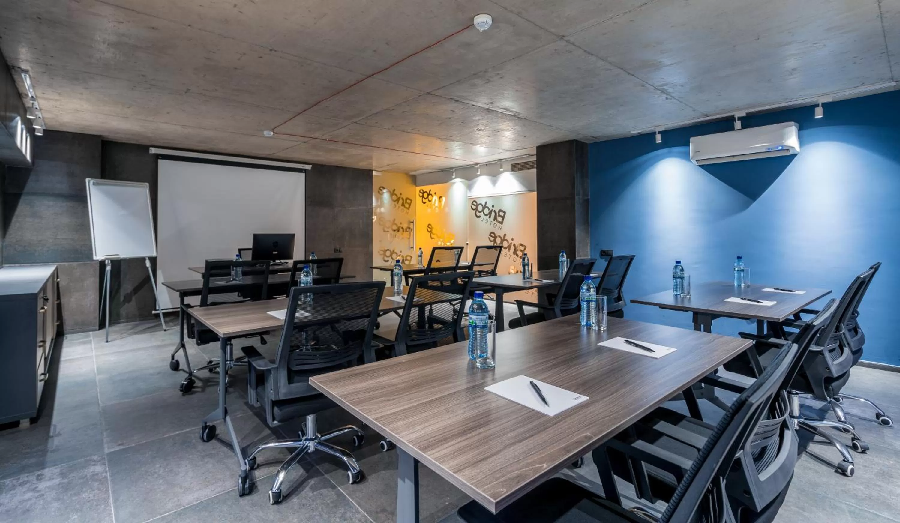 Meeting/conference room in Bridge Hotel