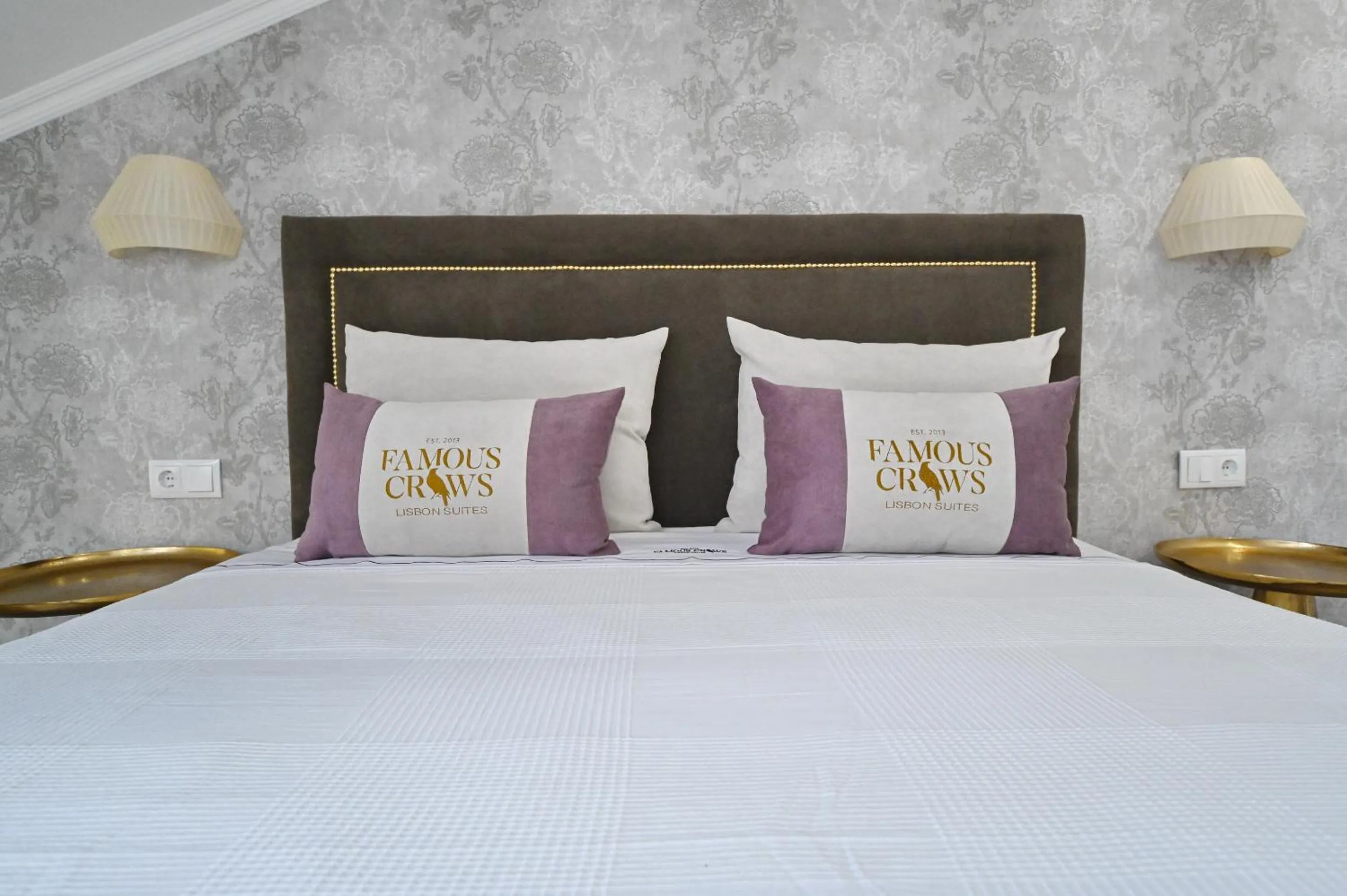 Bed in Famous Crows Lisbon Suites