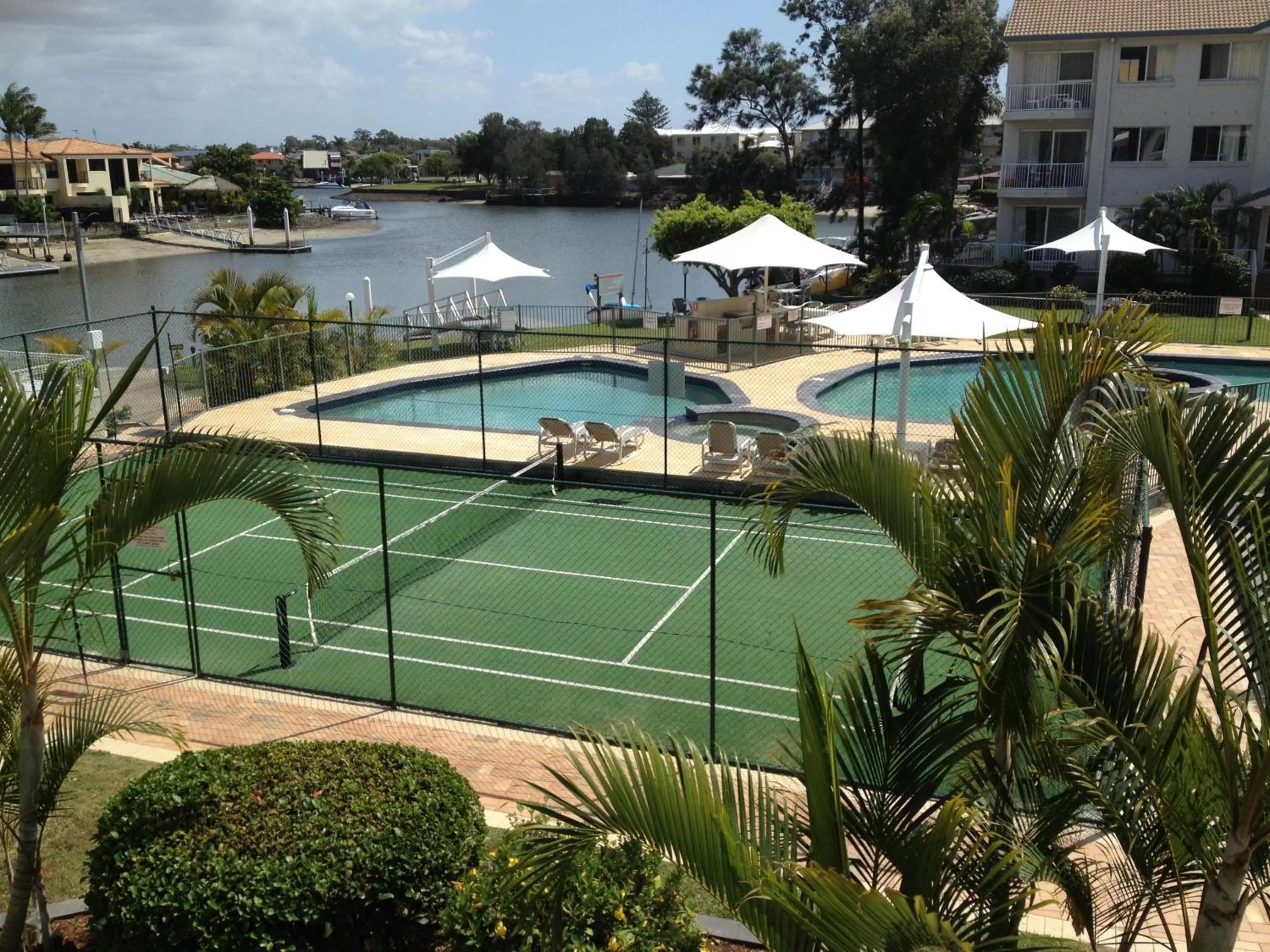 BBQ facilities in Pelican Cove Waterfront Apartment