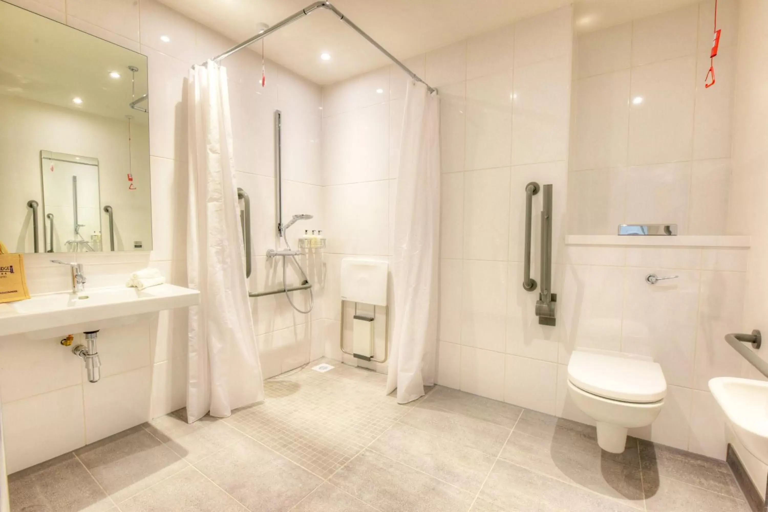 Studio Queen Suite - Disability Access in Staybridge Suites - Dundee by IHG Studio Queen Suite - Disability Access in Staybridge Suites - Dundee by IHG