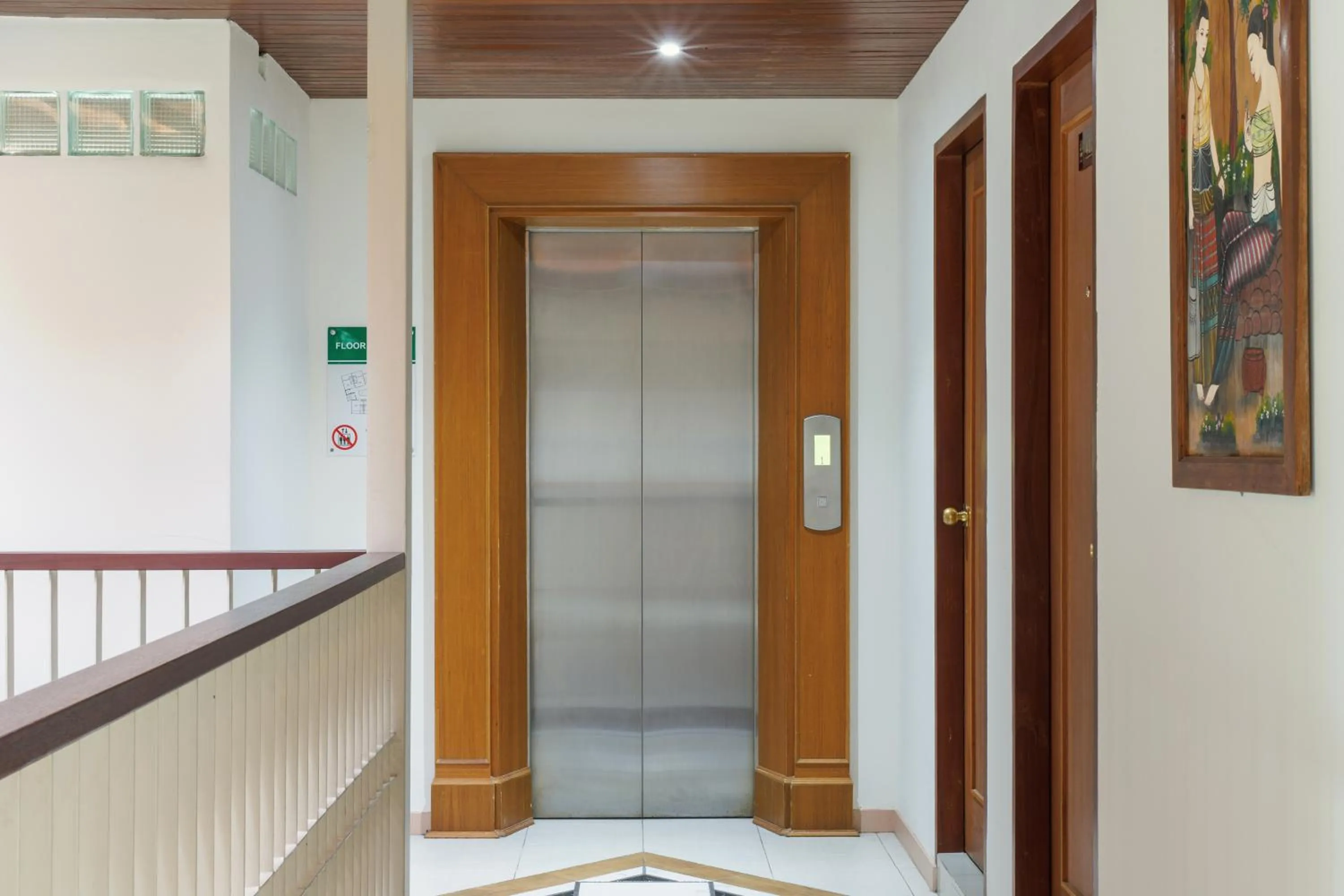 elevator in Rendezvous Classic House