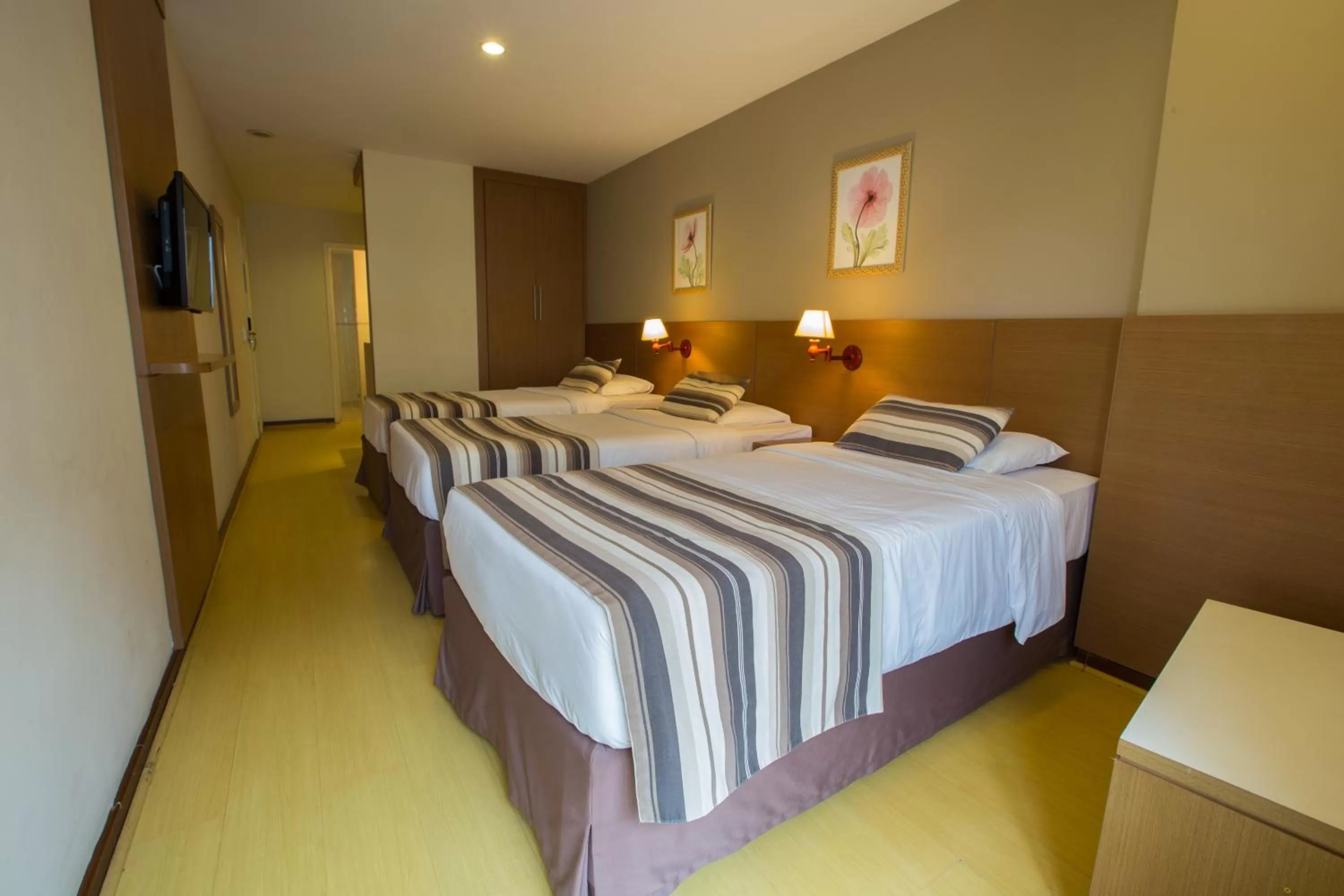 Photo of the whole room, Bed in Augusto's Copacabana Hotel