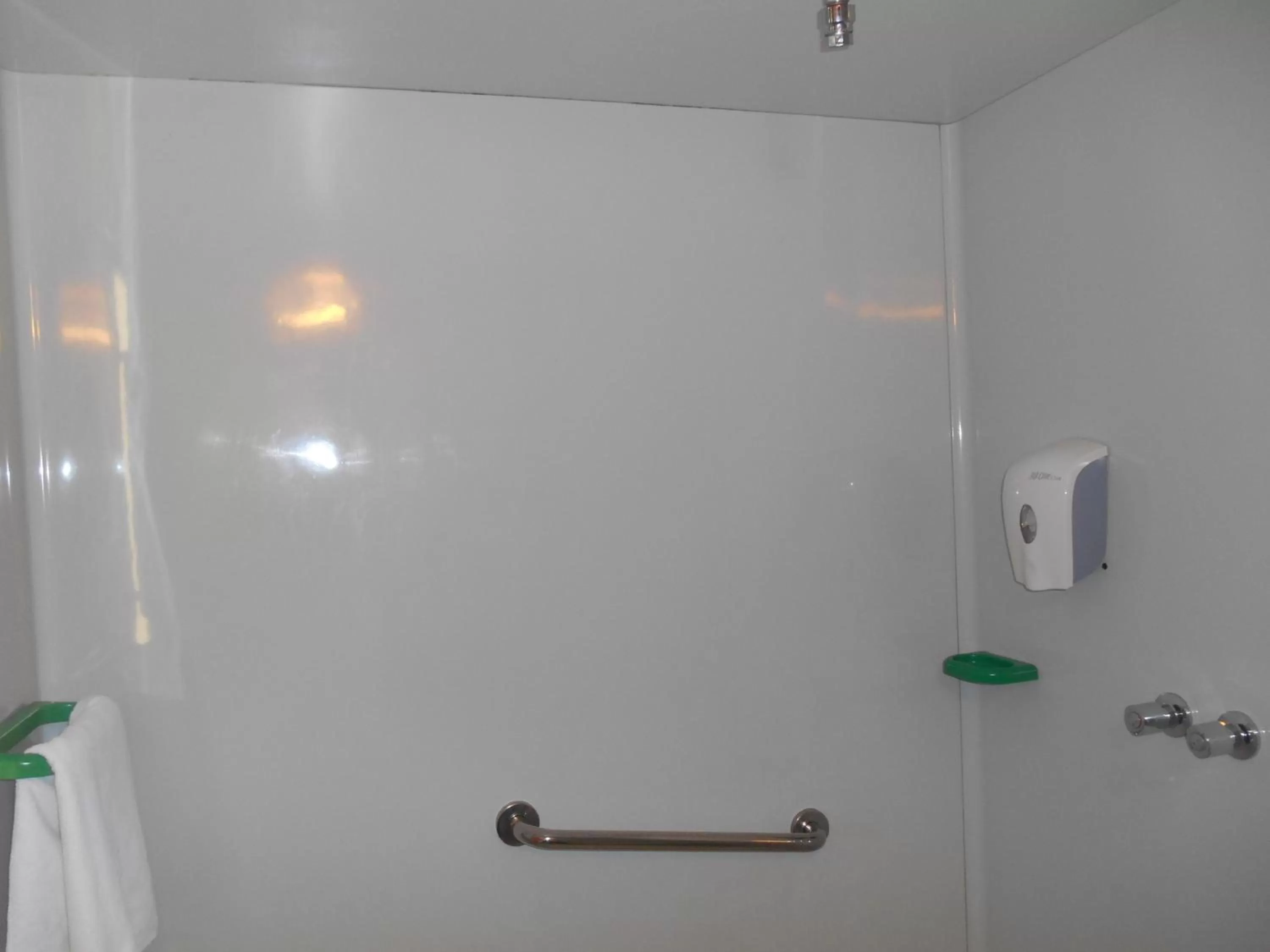 Bathroom in Premiere Classe Brest Gouesnou Aeroport