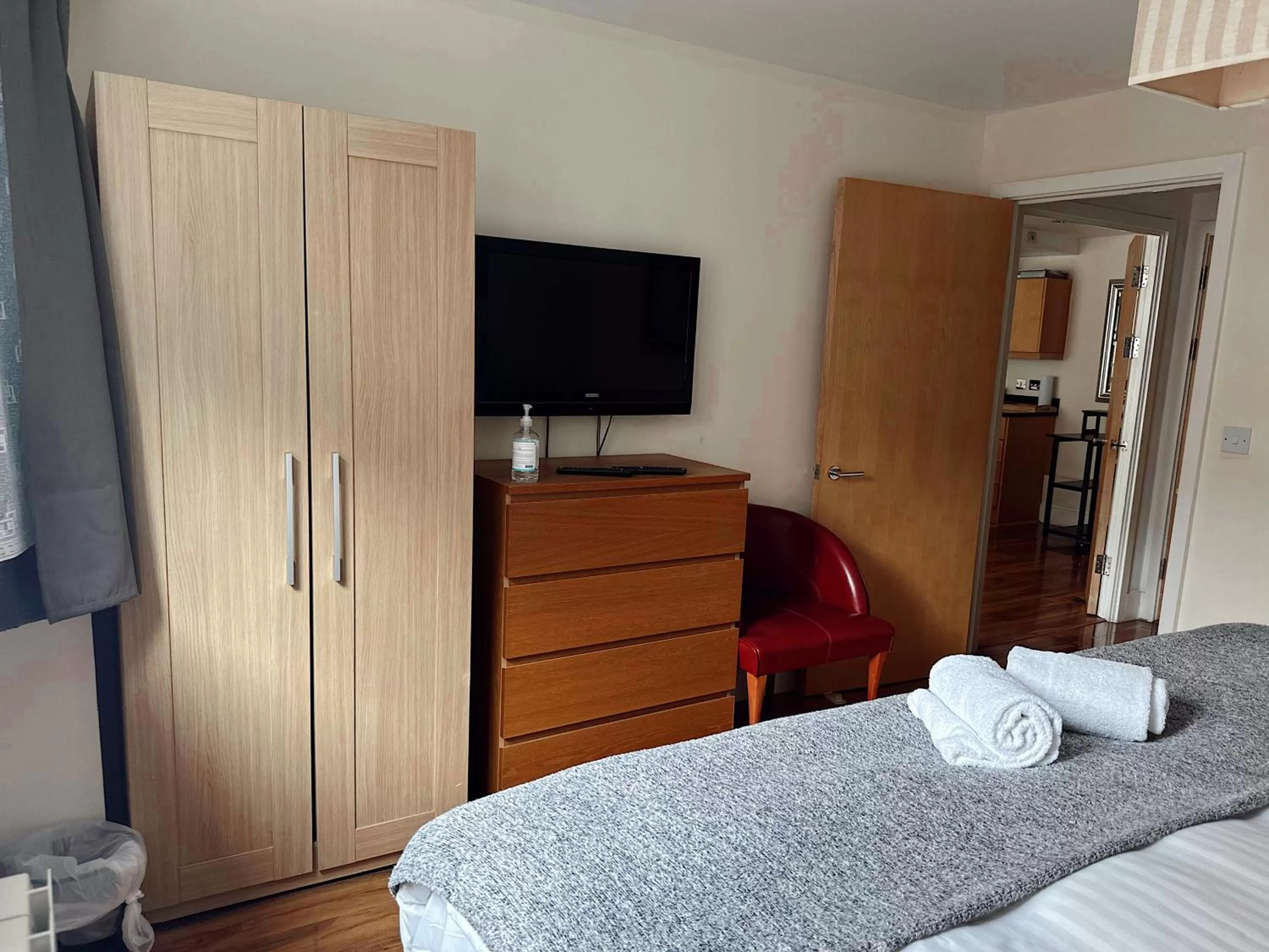 Bed in Canary Wharf - Luxury Apartments