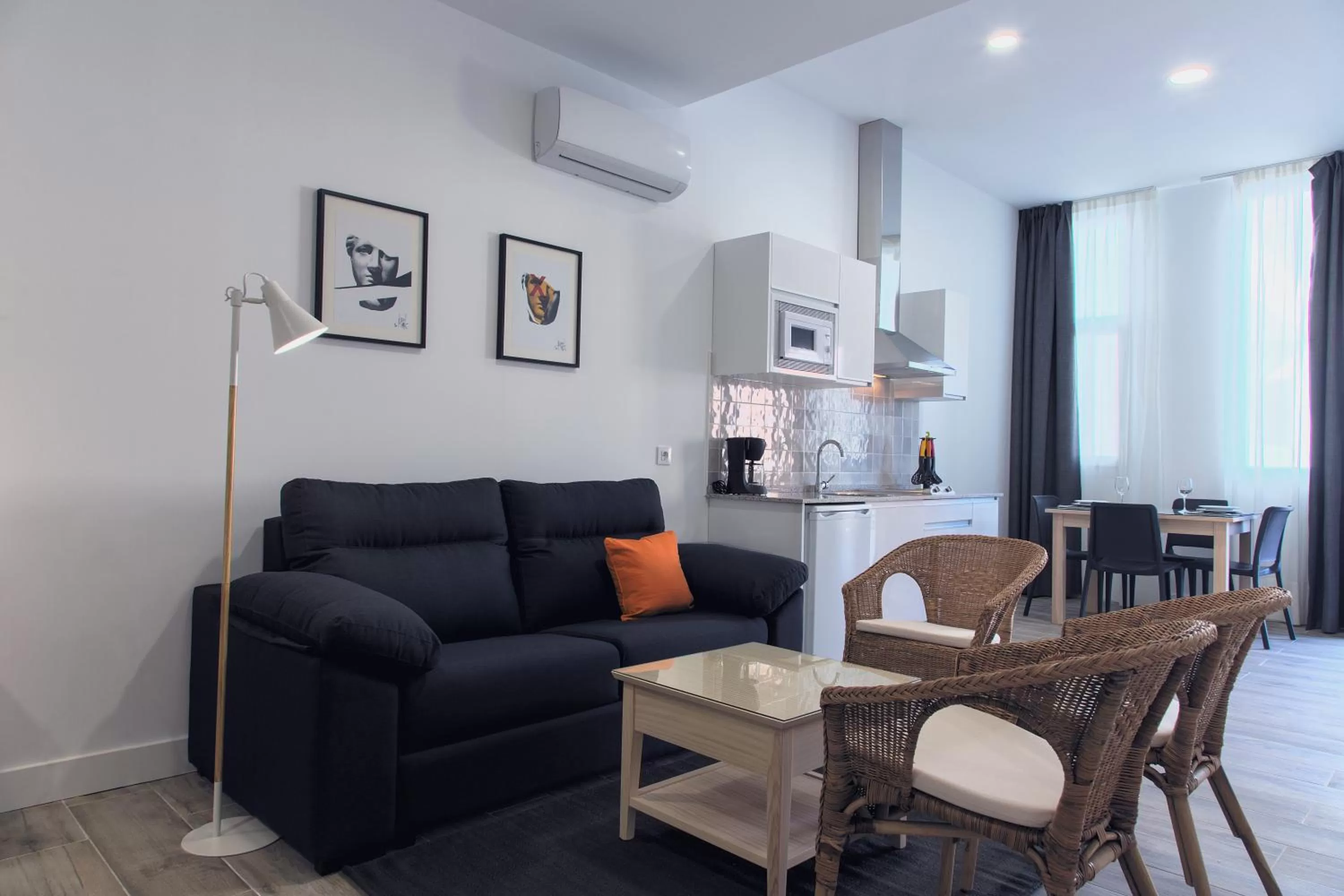 Kitchen or kitchenette, Seating Area in Hotel Apartamentos MPD