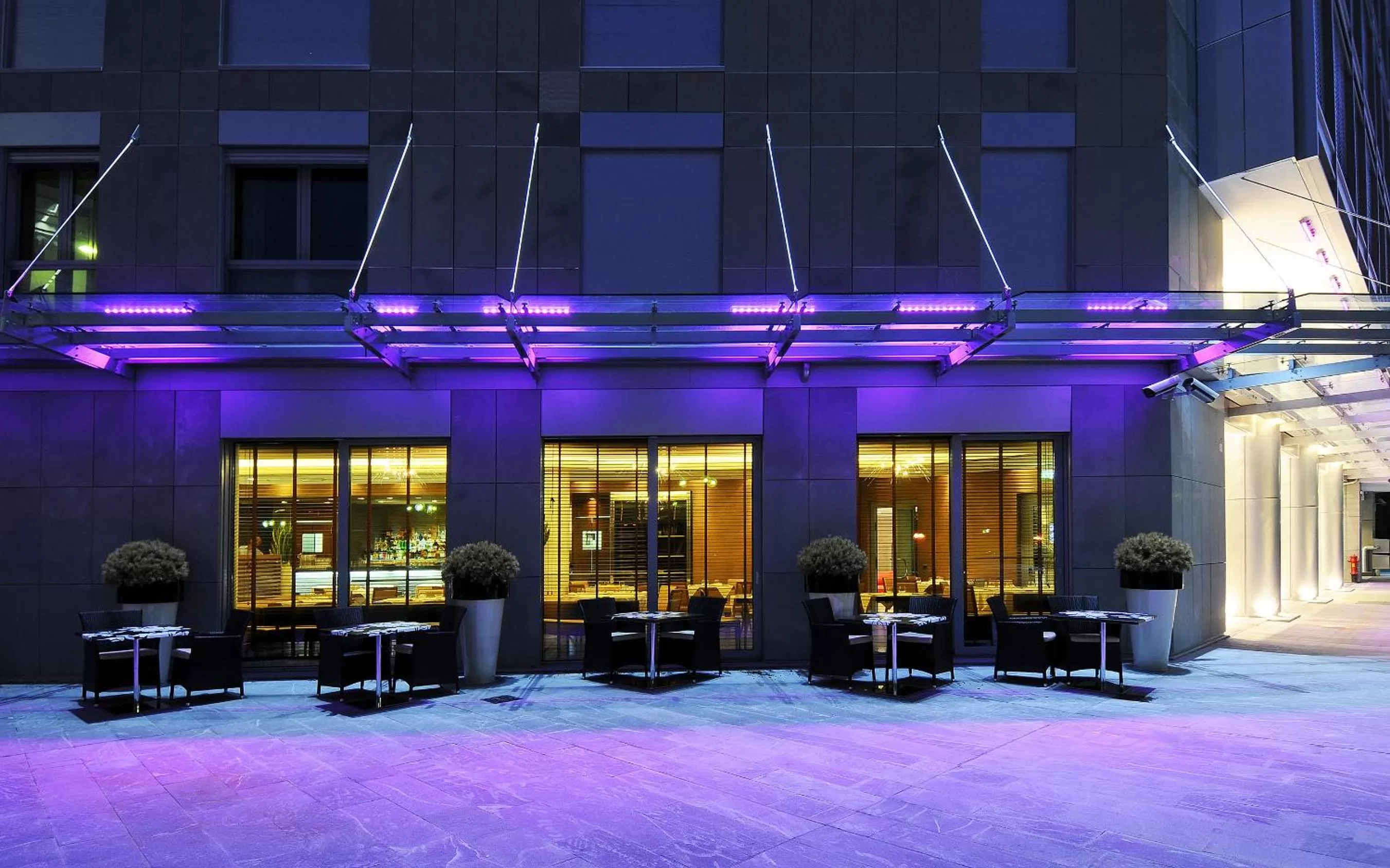 Facade/entrance in UNA Hotels The One Milano Hotel & Residence