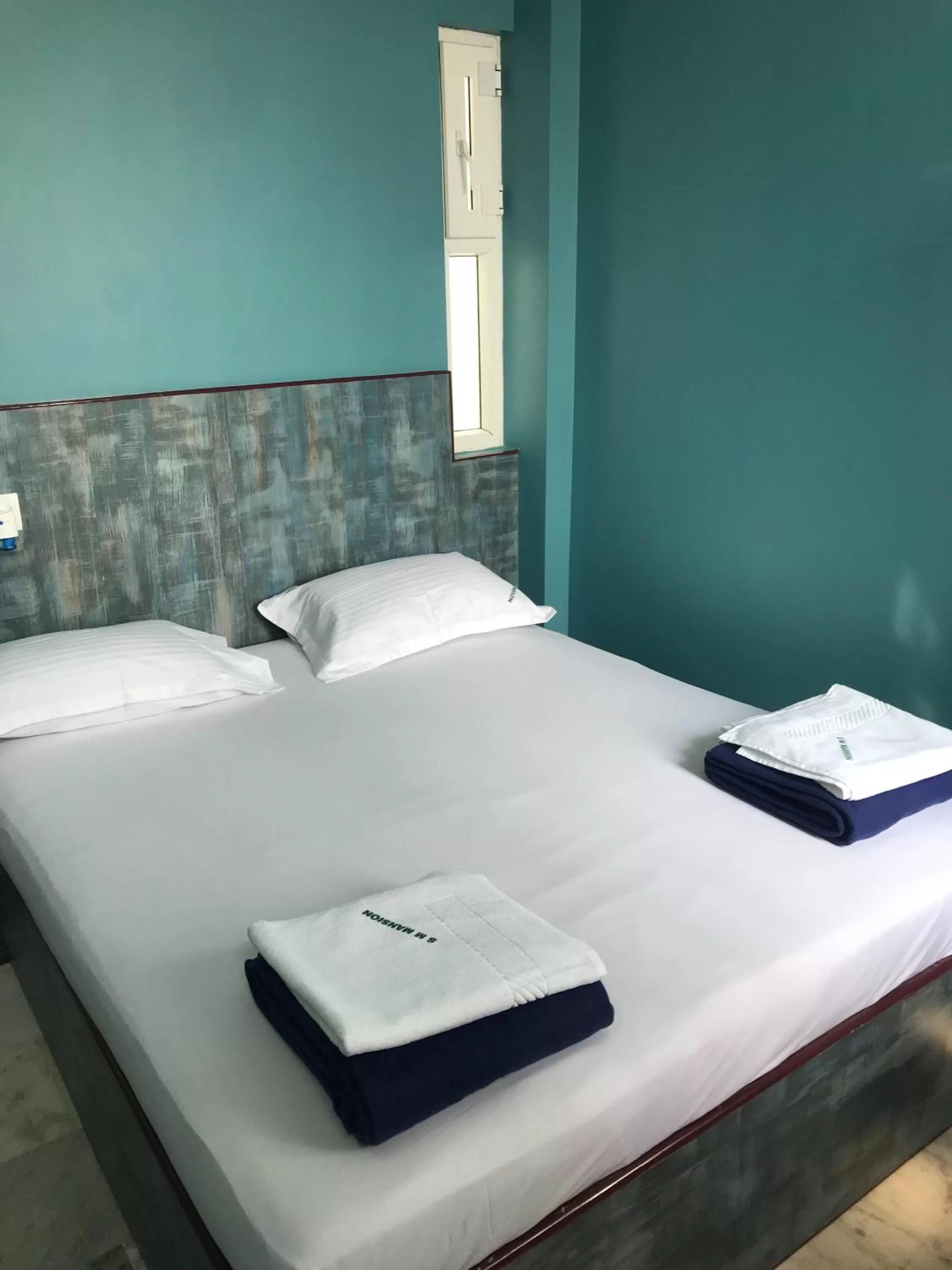 Property building, Bed in SM MANSION near Harbour & High court