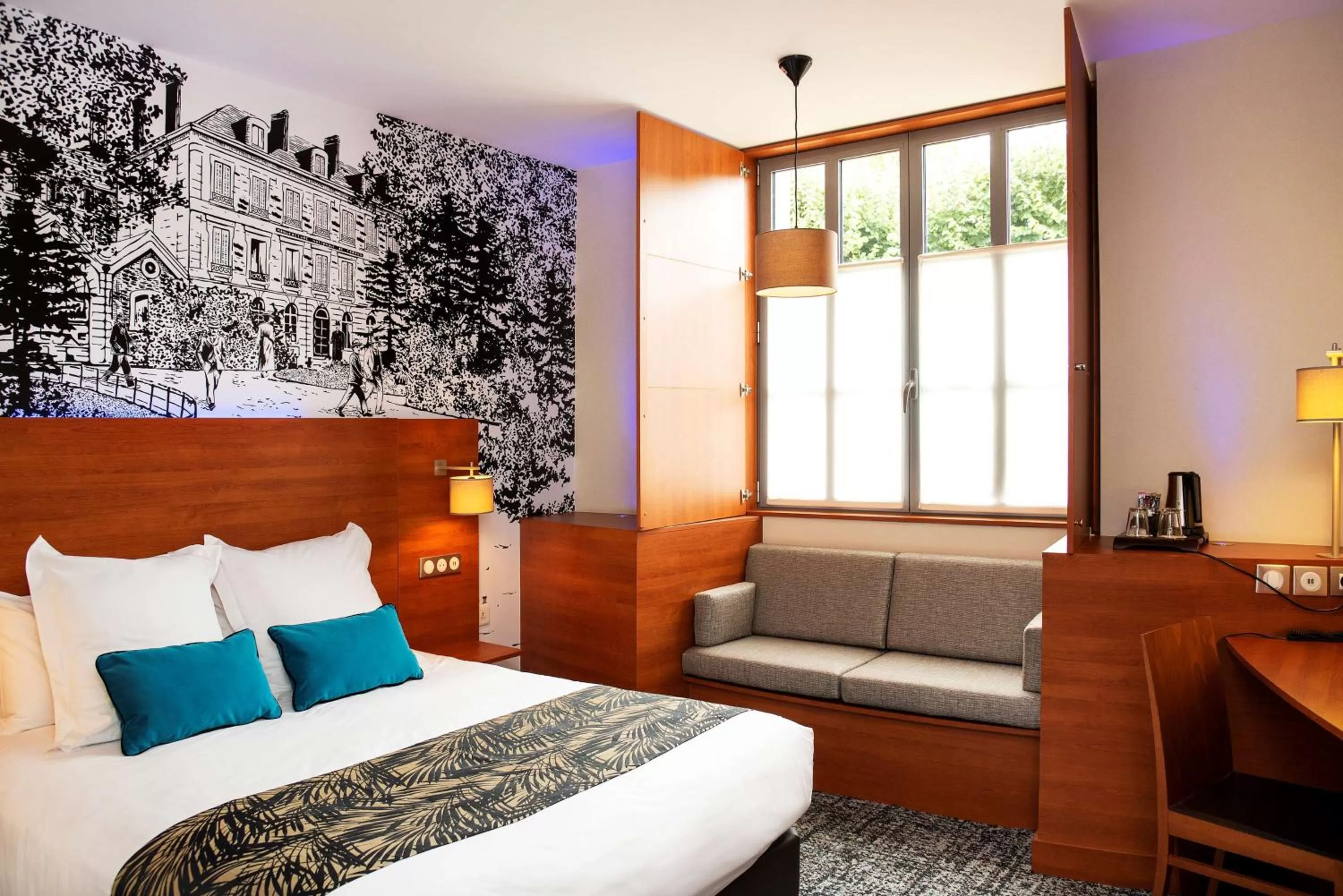 Decorative detail, Bed in Best Western Plus Hôtel Colbert