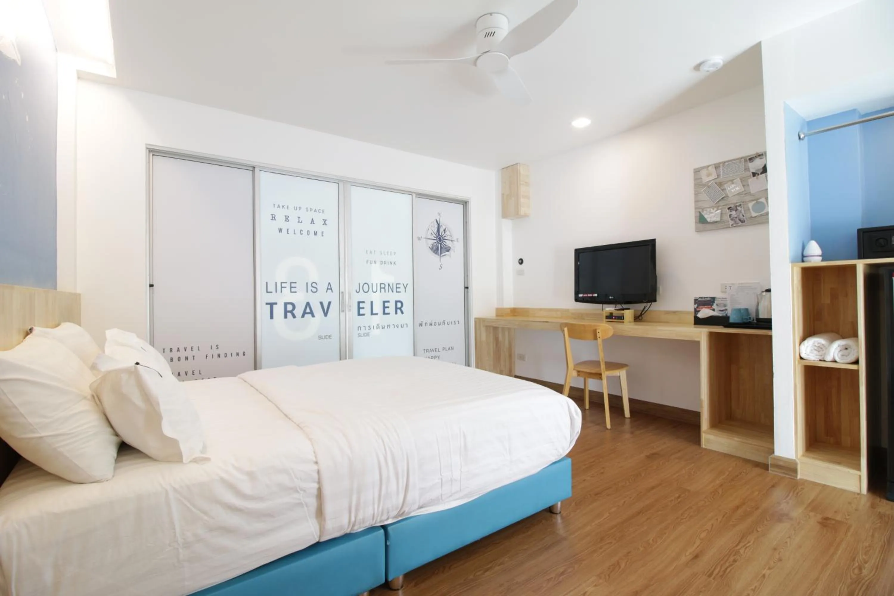 Bed in Tawaen Beach Resort