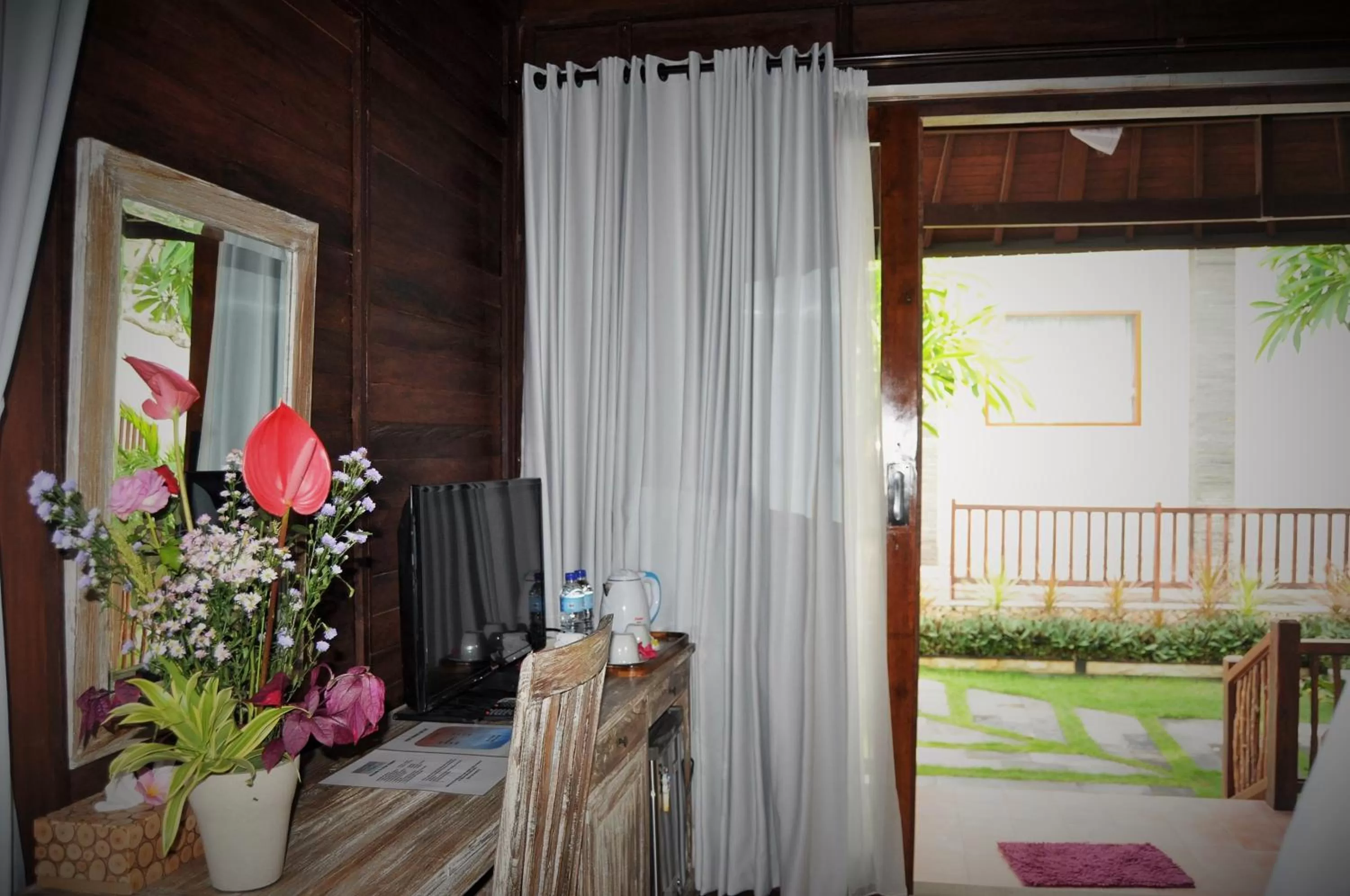 Garden view, Bed in Ocean Terrace Suite And Spa Luxury