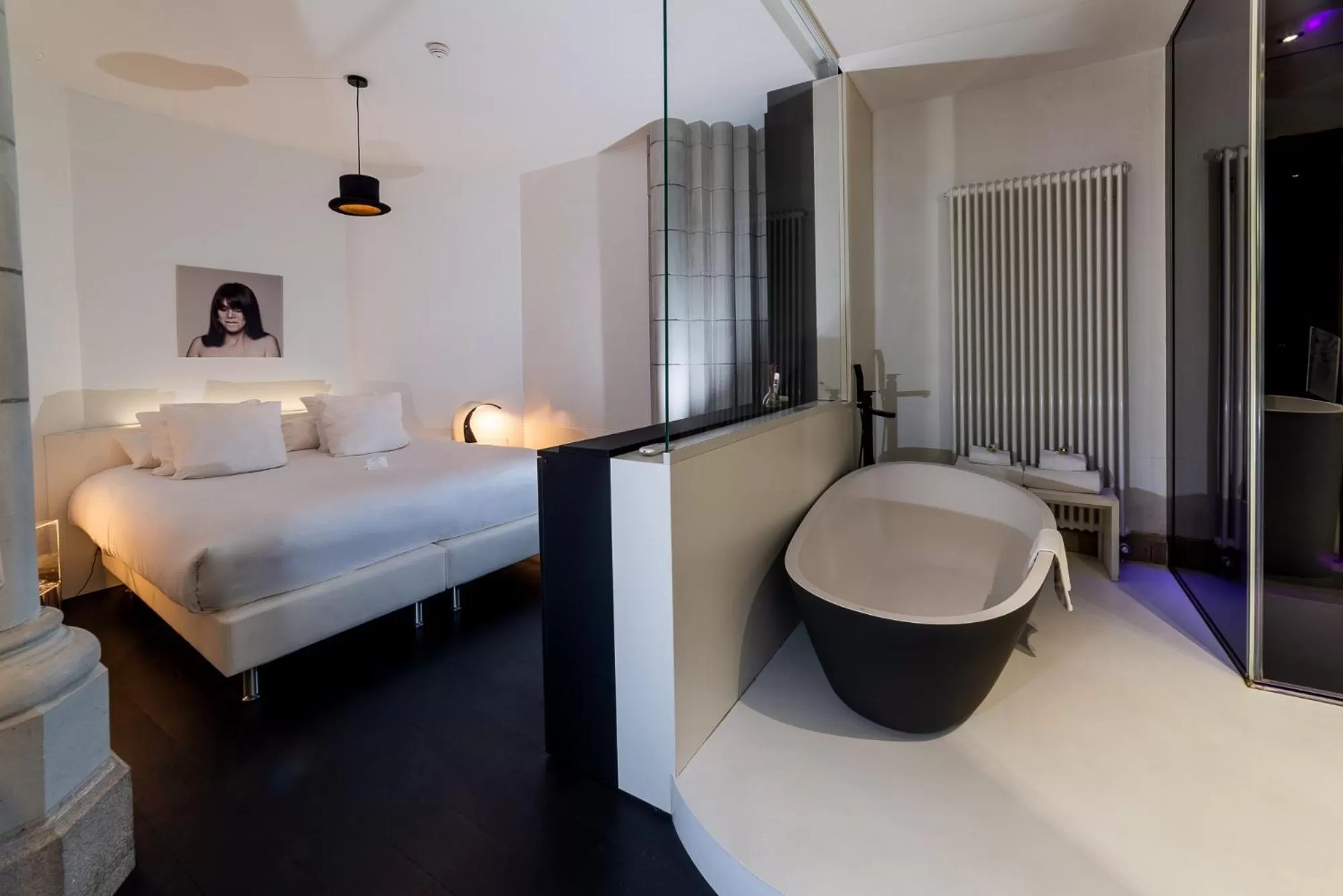 Bathroom, Bed in SOZO Hotel