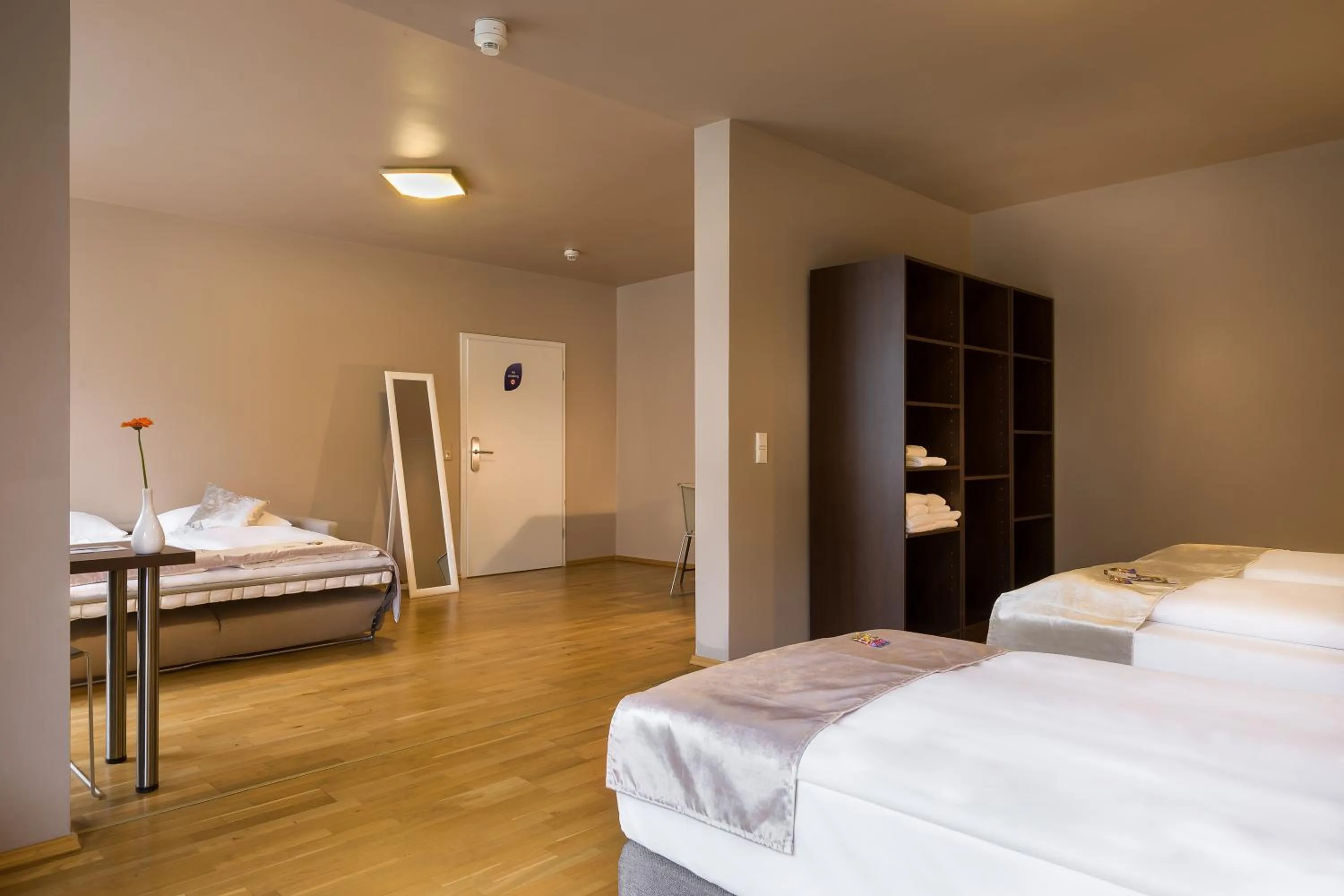 Photo of the whole room, Bed in Scope Hotel City Stay Frankfurt