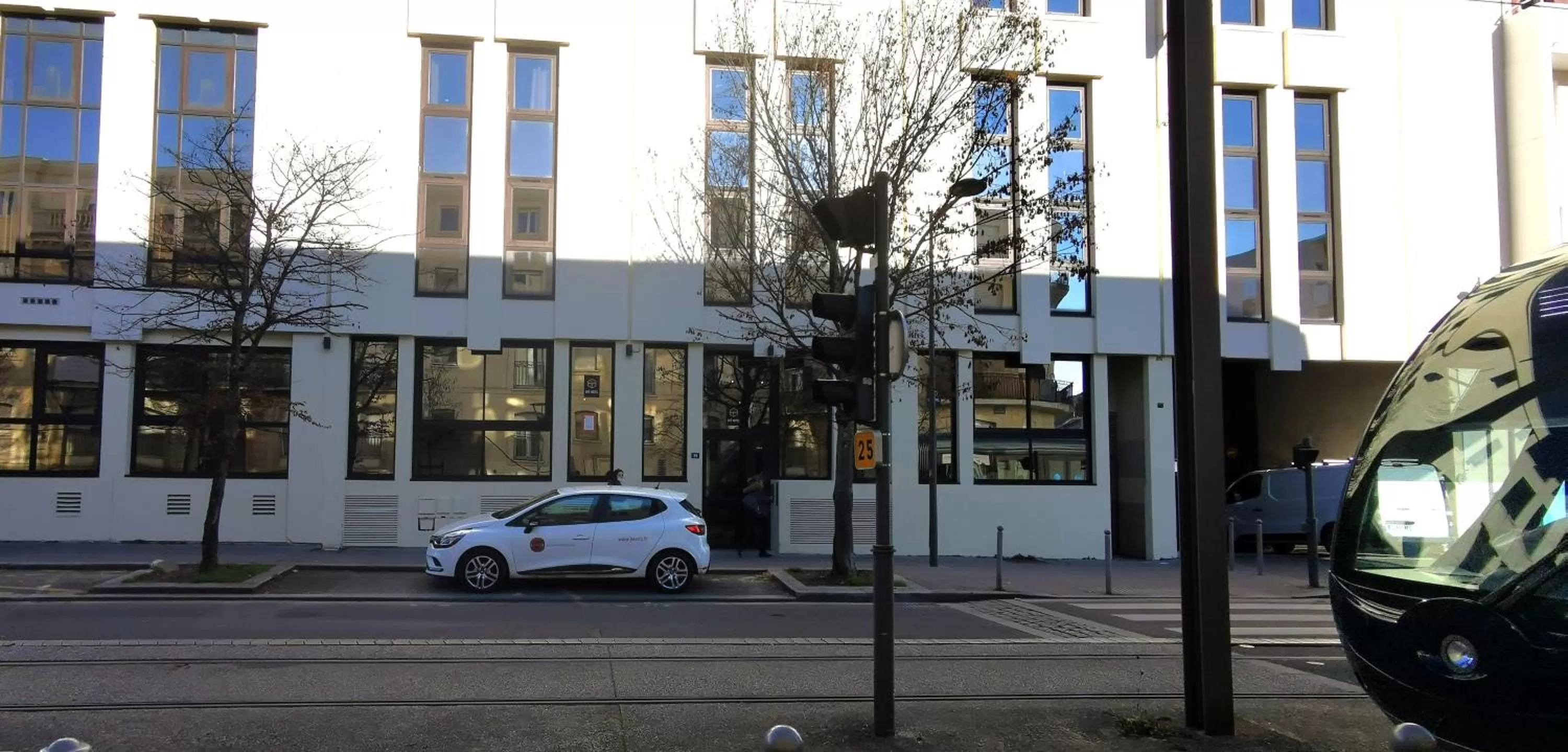 Property building in Hôtel Life Bordeaux Gare - BG