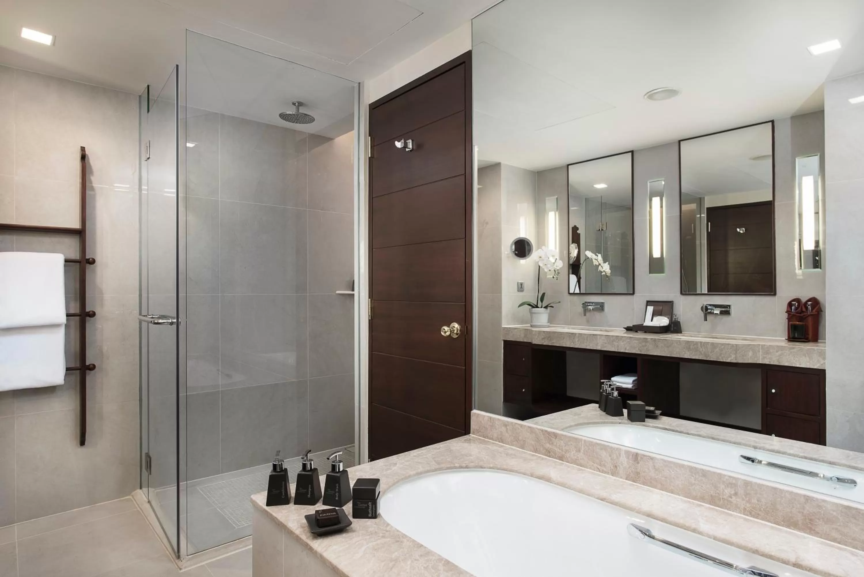 Bathroom in Anantara Riverside Bangkok Resort