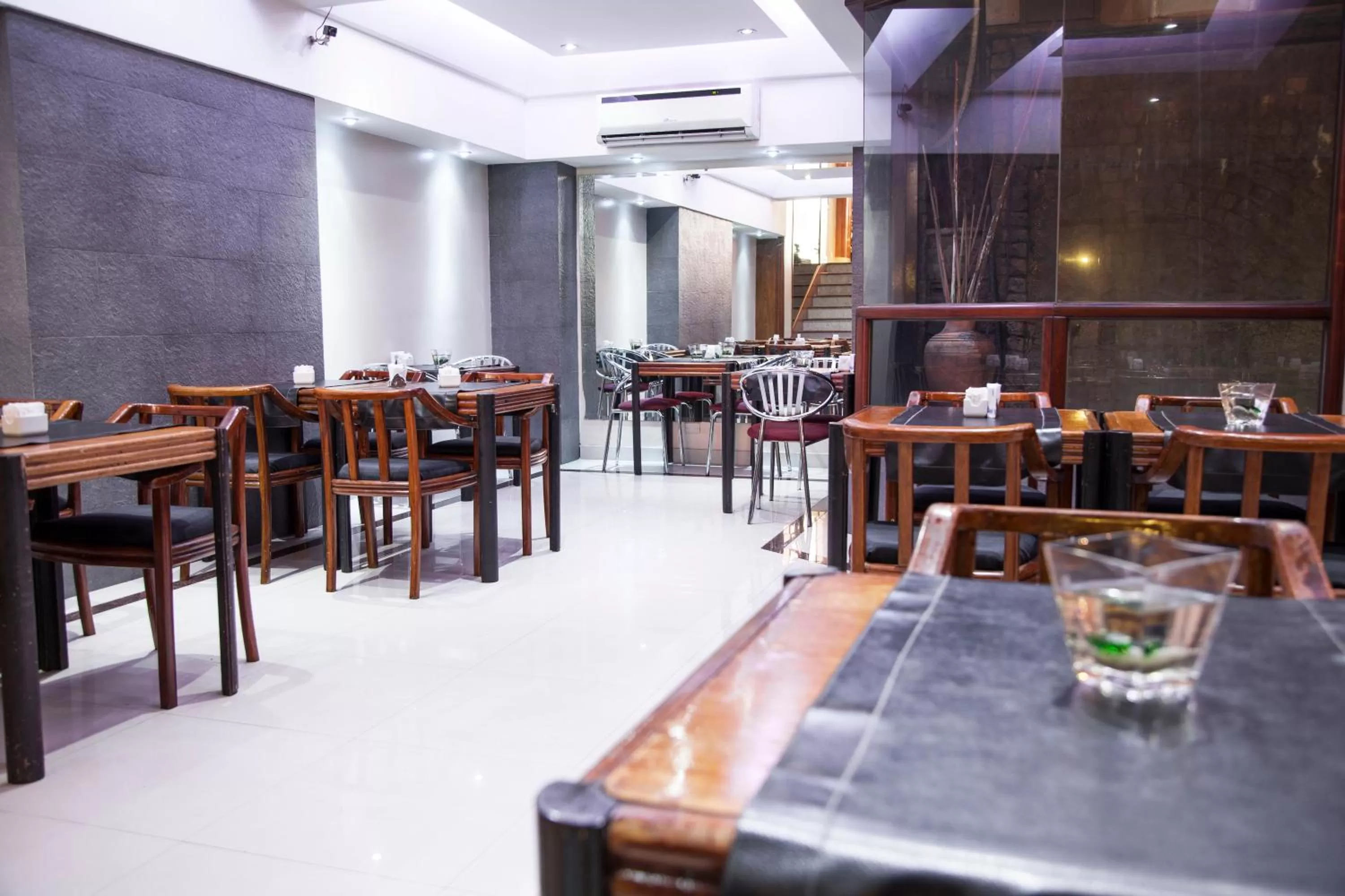 Restaurant/places to eat in Tritone Hotel