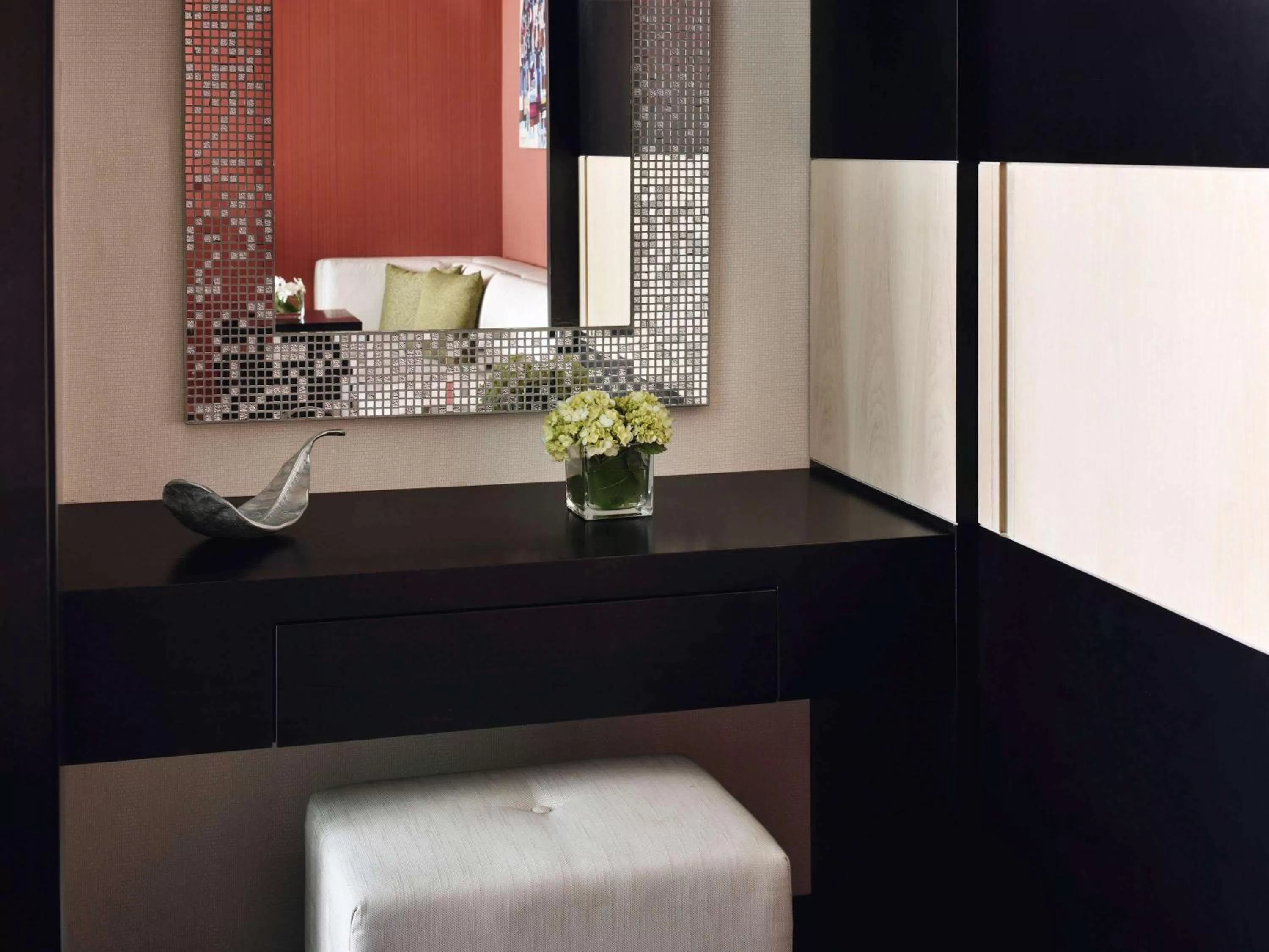 Photo of the whole room in NH Collection Colombo