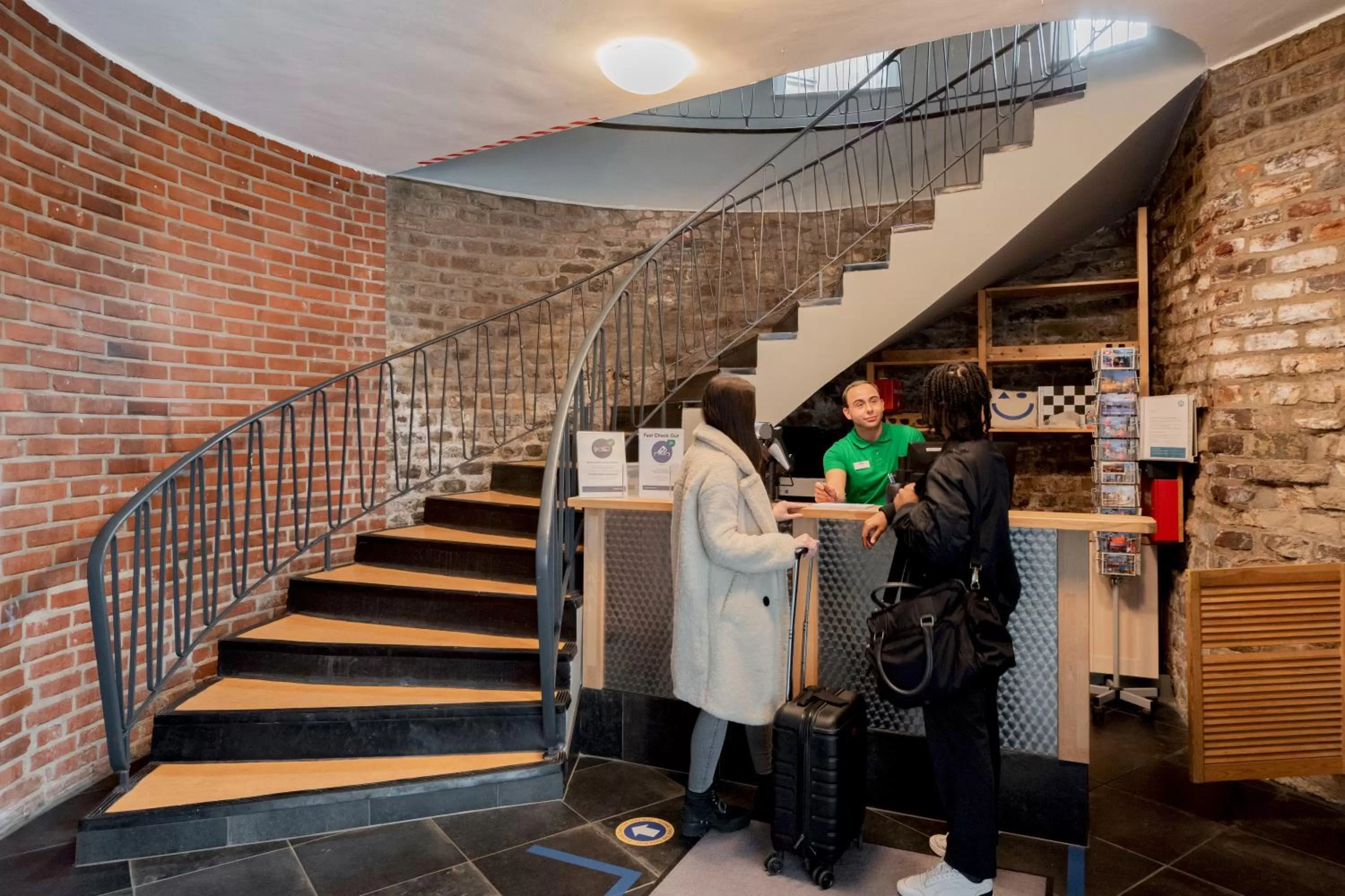 Lobby or reception in a&o Köln Dom