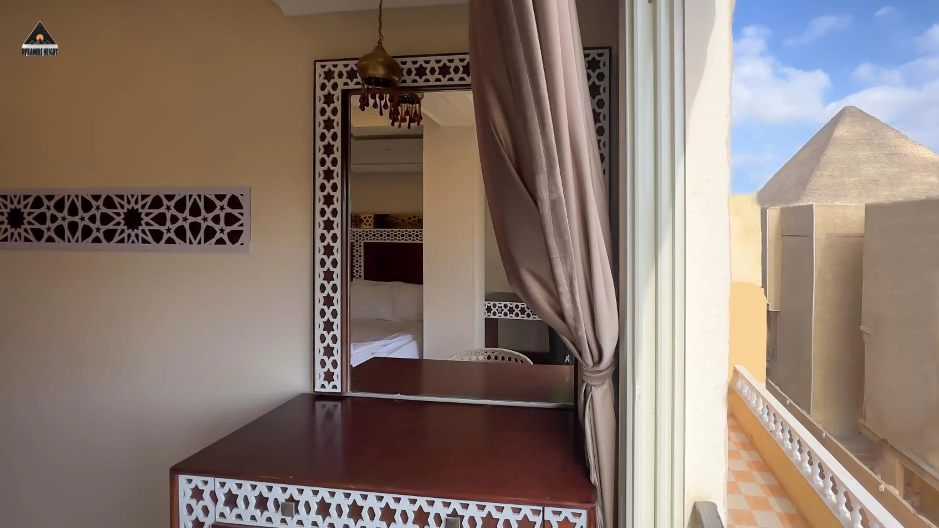 Shower, Bed in Pyramids Height Hotel & Pyramids Master Scene Rooftop