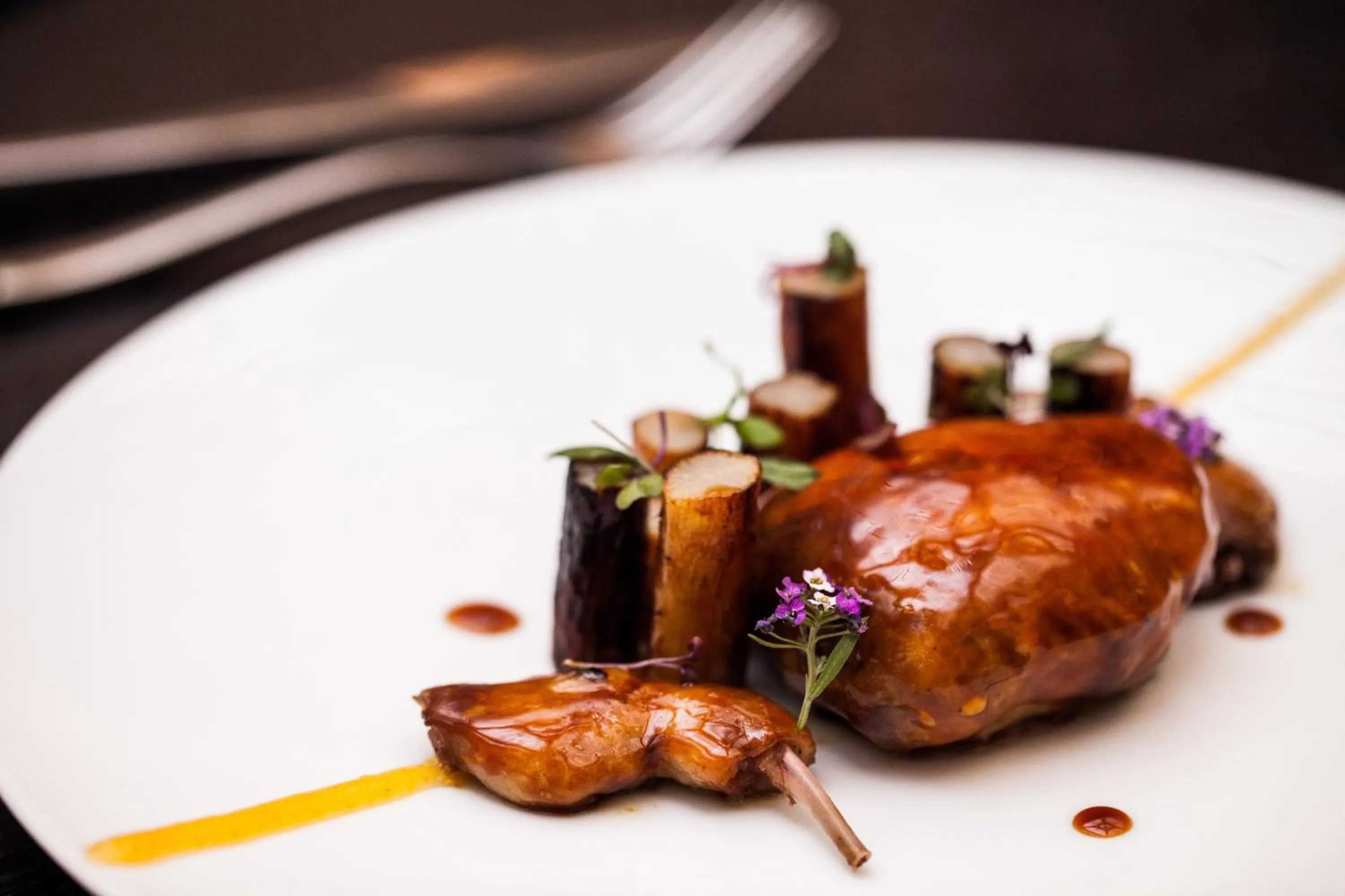 Restaurant/places to eat in Hôtel Vernet Champs Elysées Paris