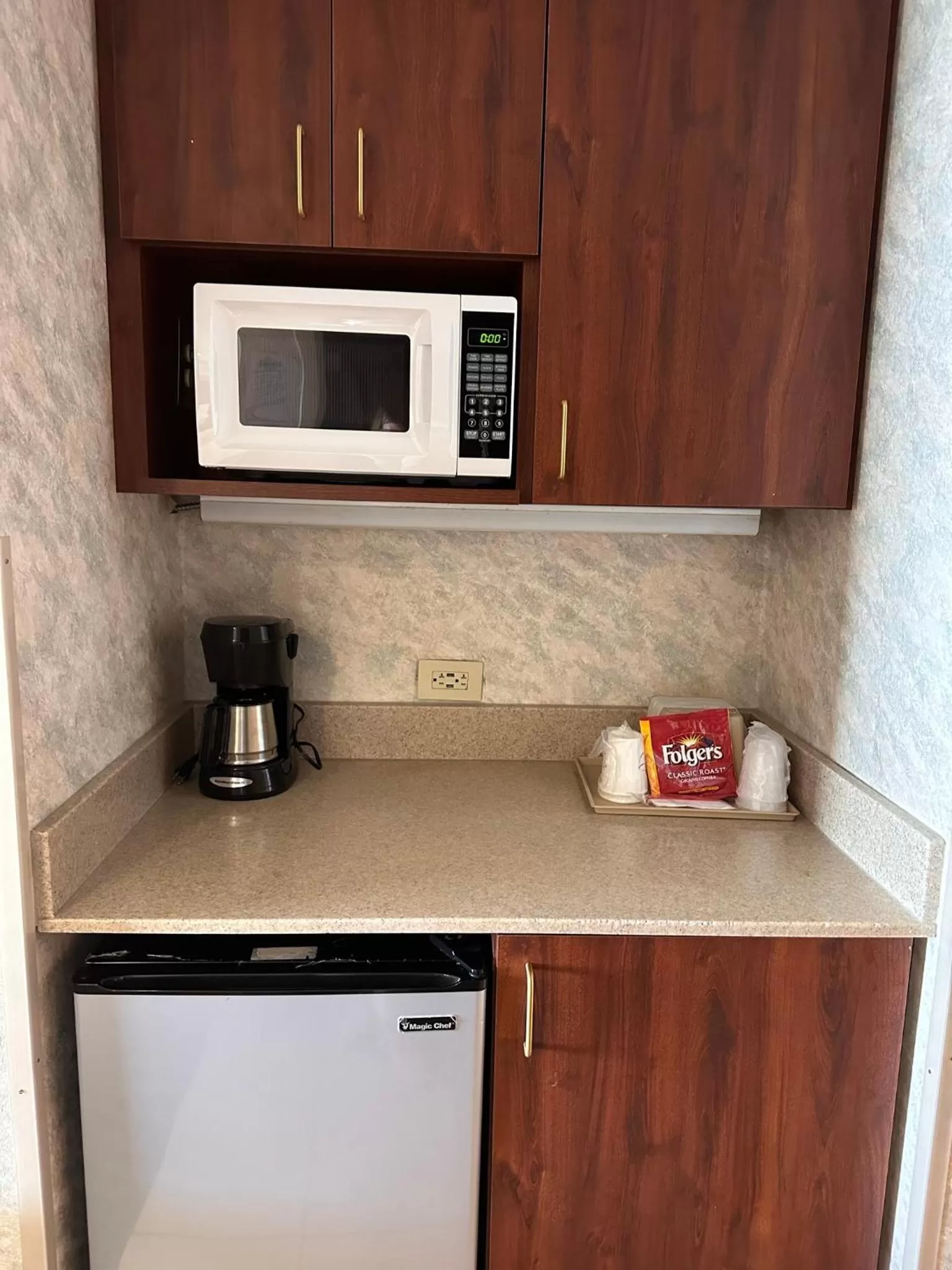 minibar in The Breakers Resort Inn